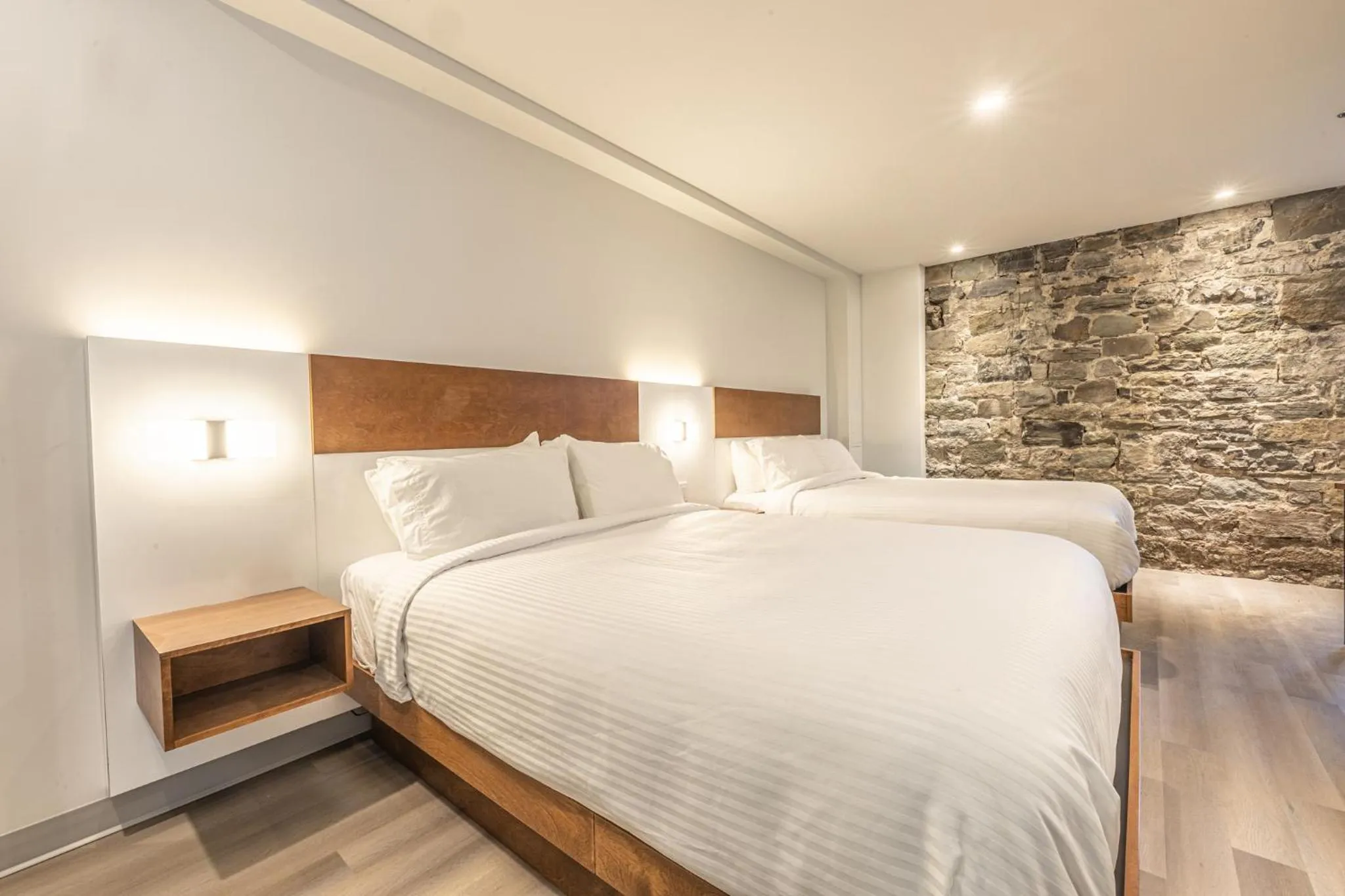 Bedroom, Bed in Hôtel Manoir Vieux-Québec