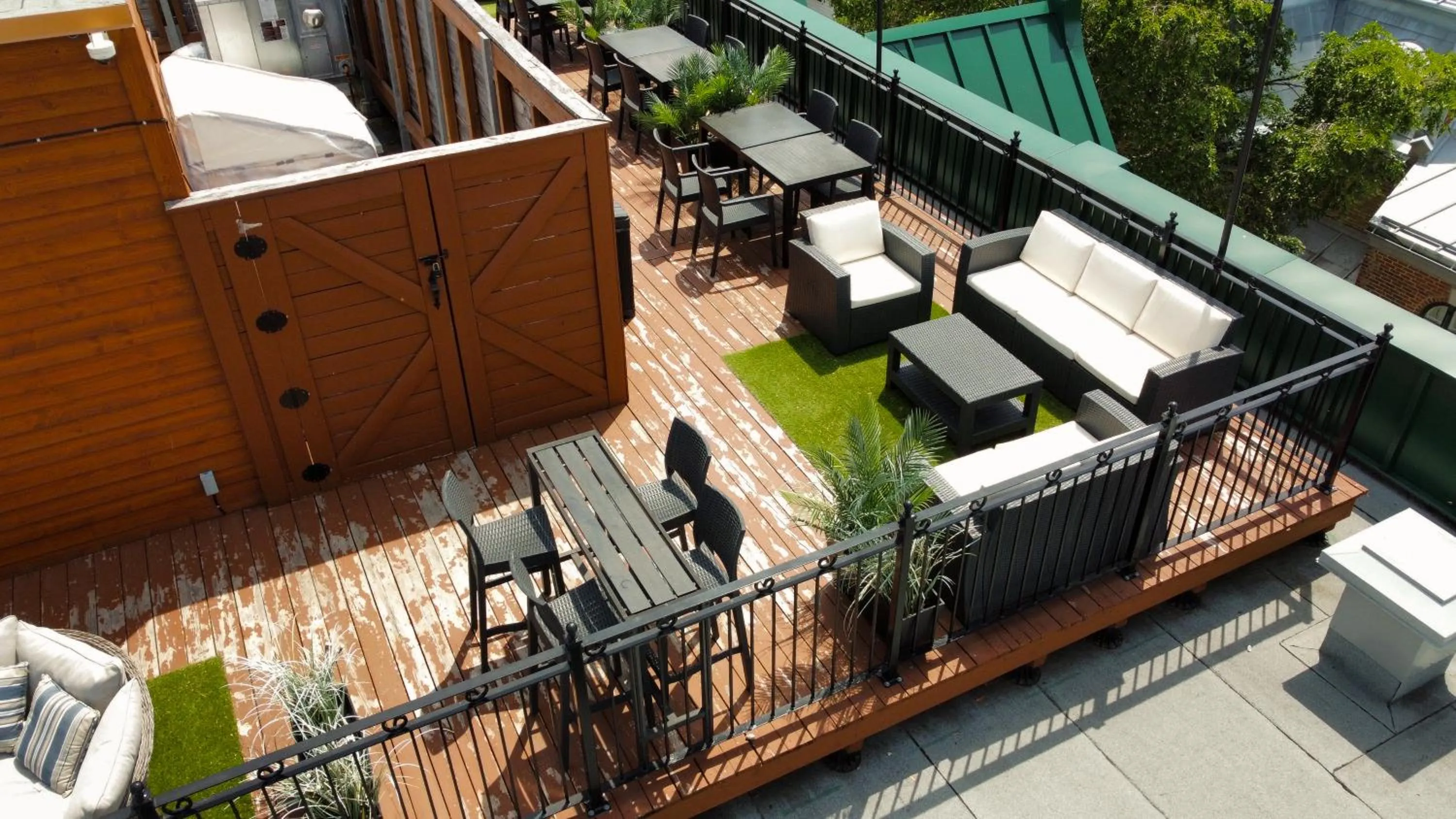 Patio in Hôtel Manoir Vieux-Québec