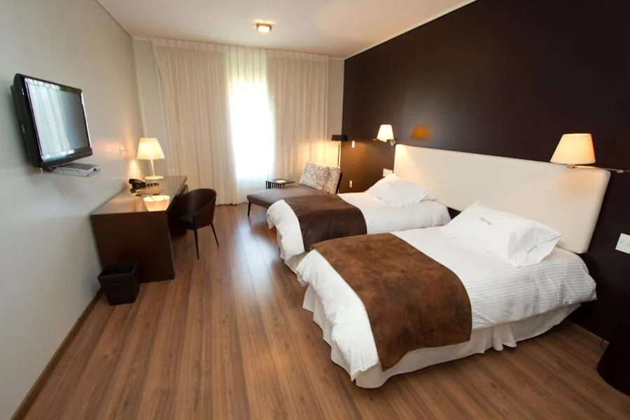 Photo of the whole room, Bed in Regency Park Hotel