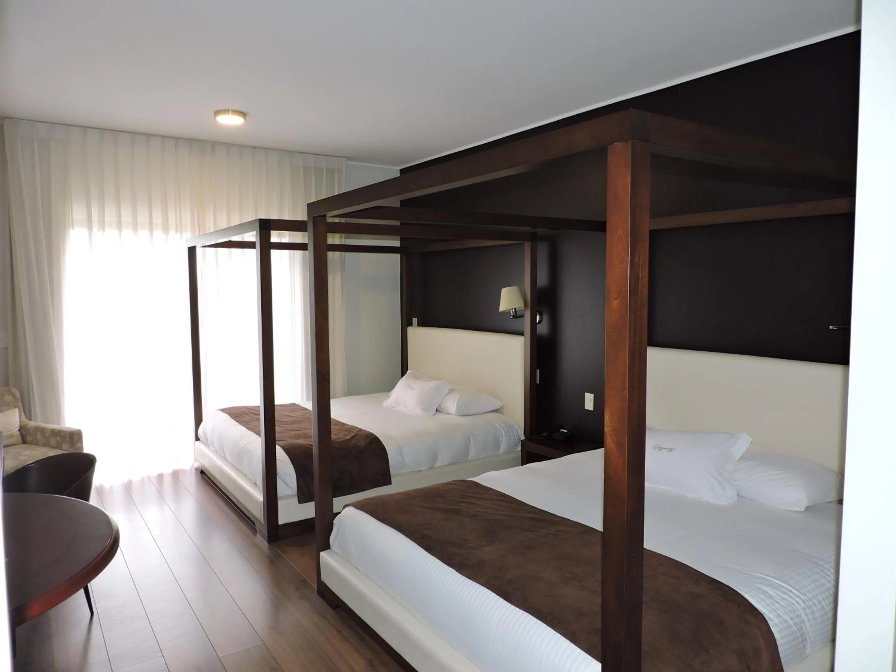 Bedroom, Bed in Regency Park Hotel