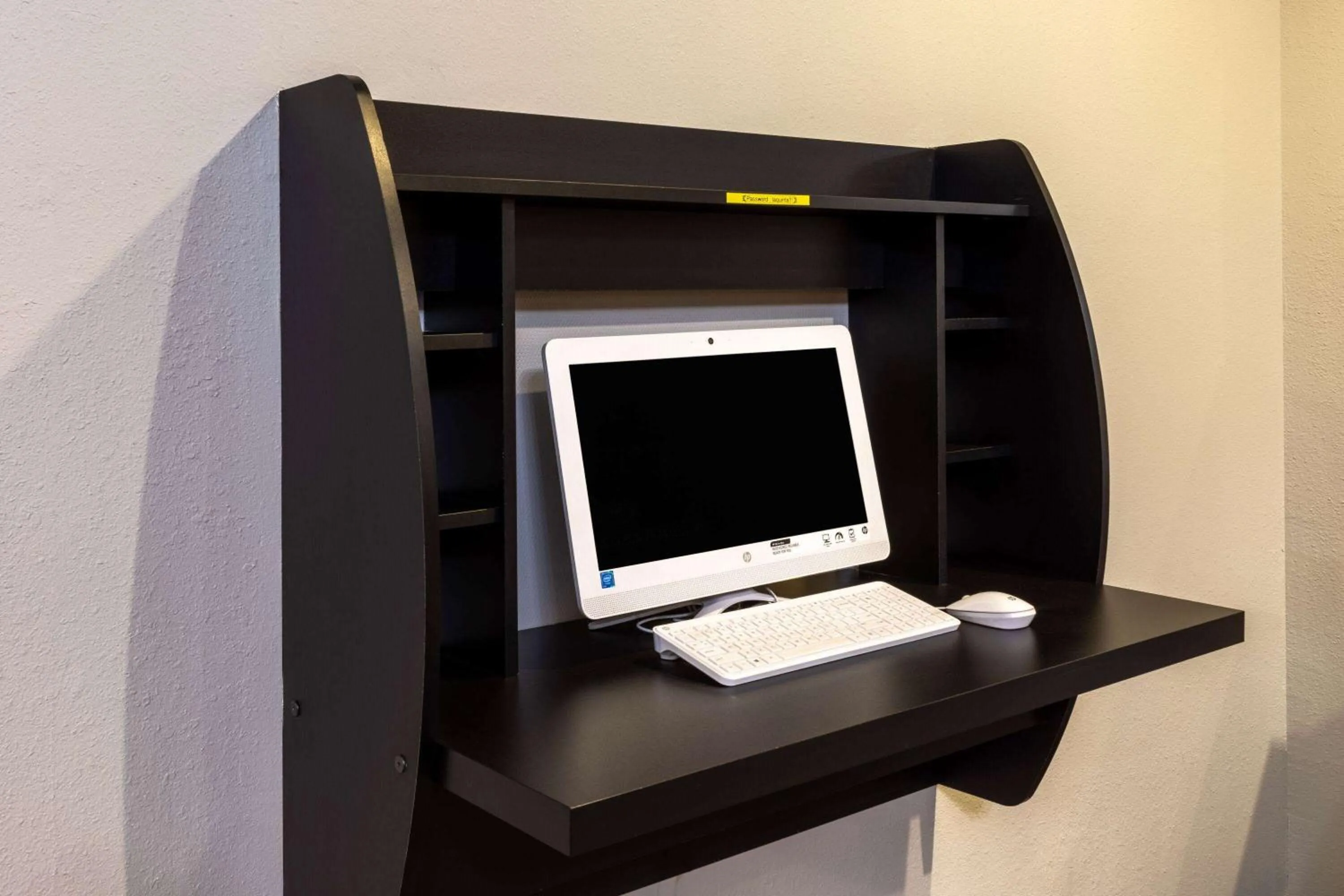 Business facilities in La Quinta by Wyndham Fort Worth - Lake Worth