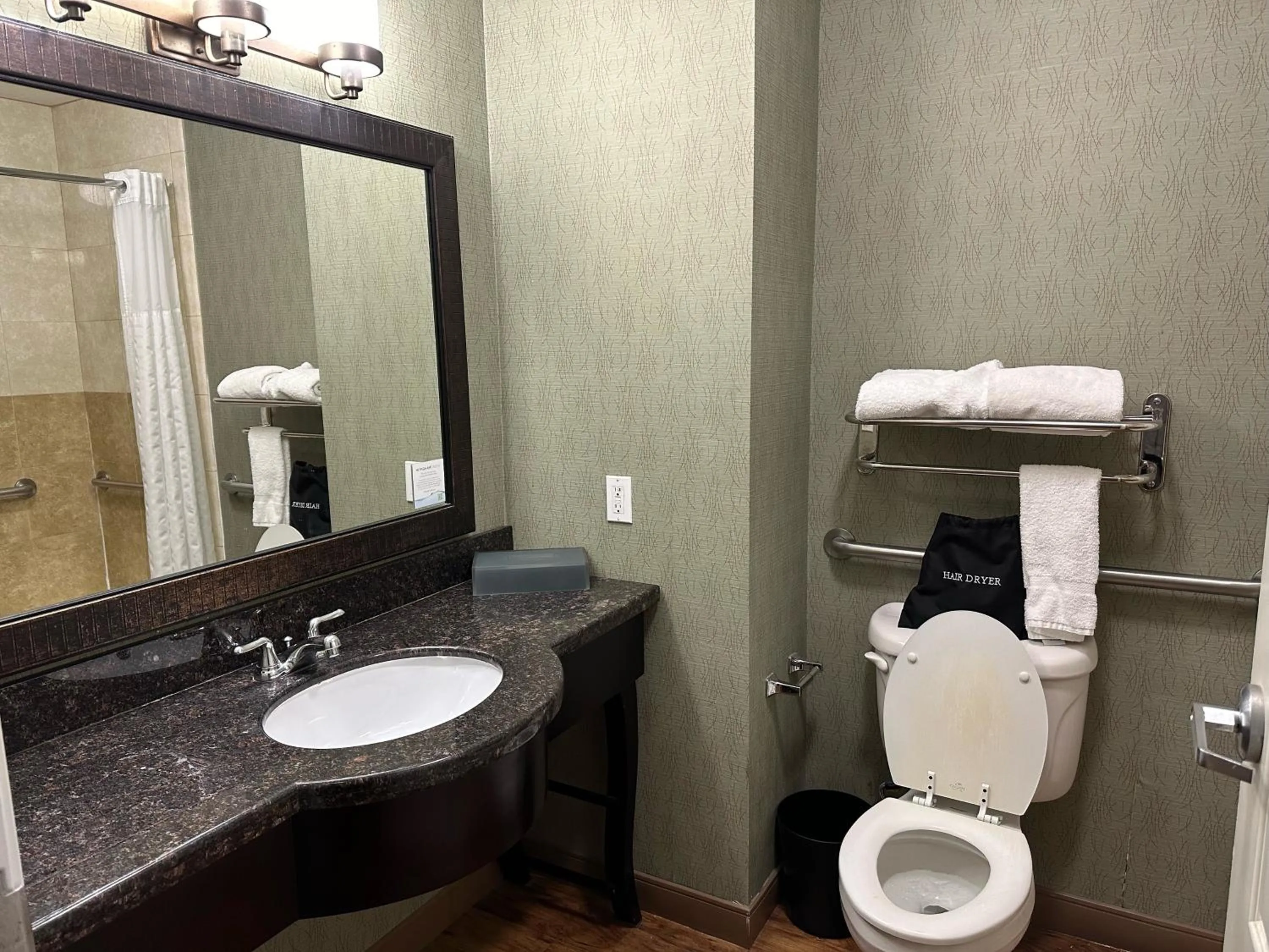 Toilet in La Quinta by Wyndham Fort Worth - Lake Worth