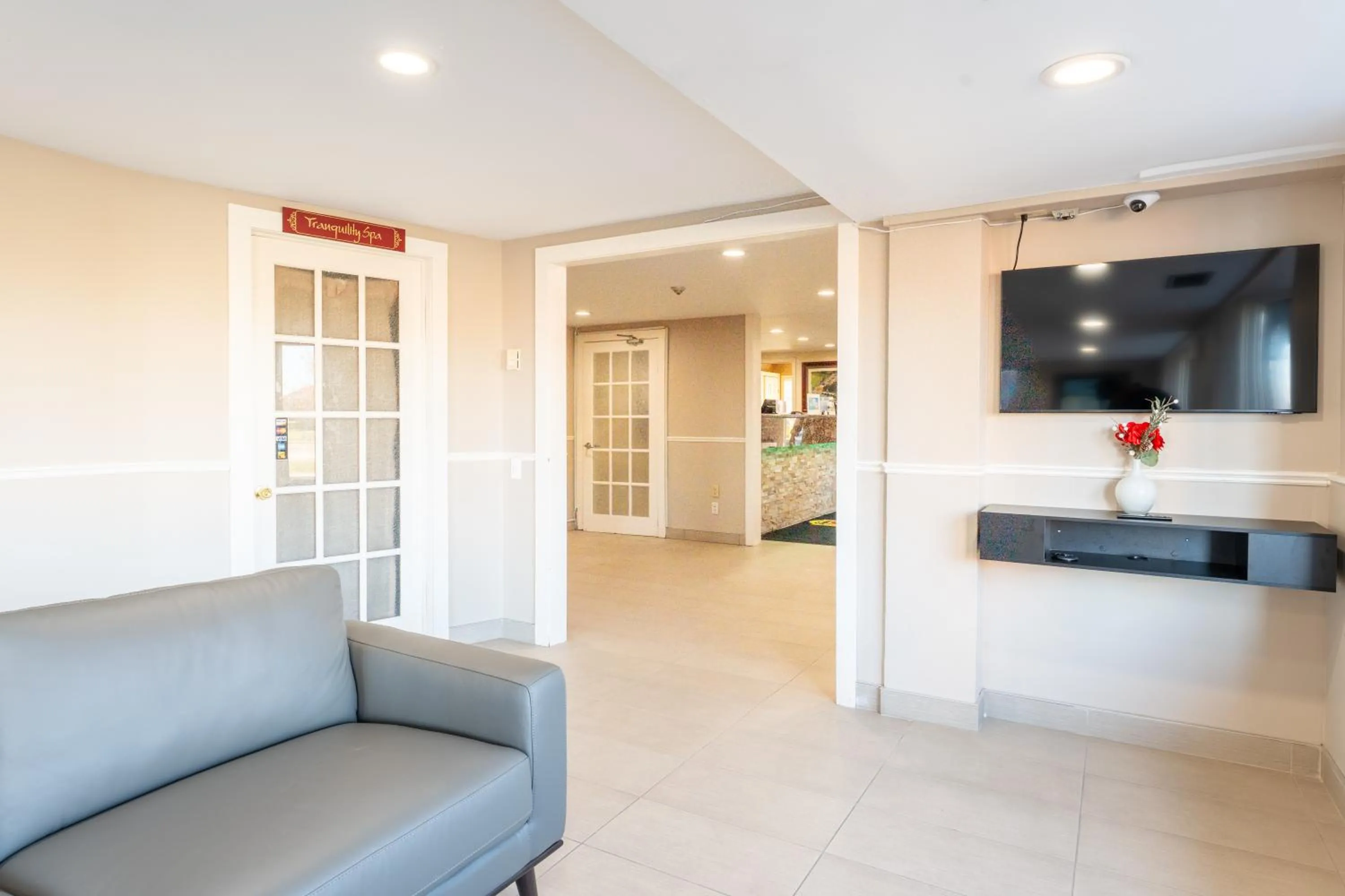 Spa and wellness centre/facilities in Super 8 by Wyndham Gananoque - Country Squire Resort