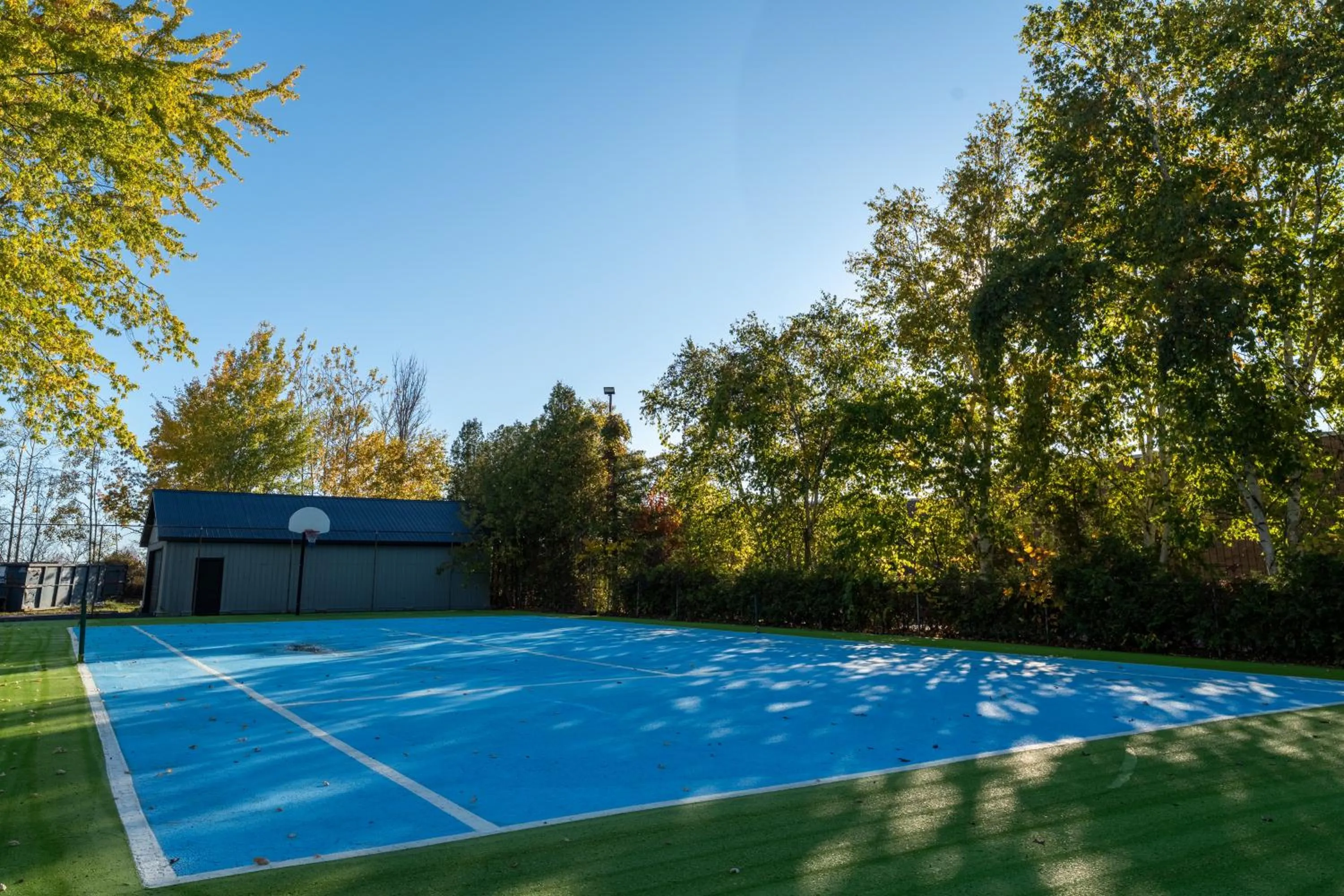 Tennis court in Super 8 by Wyndham Gananoque - Country Squire Resort