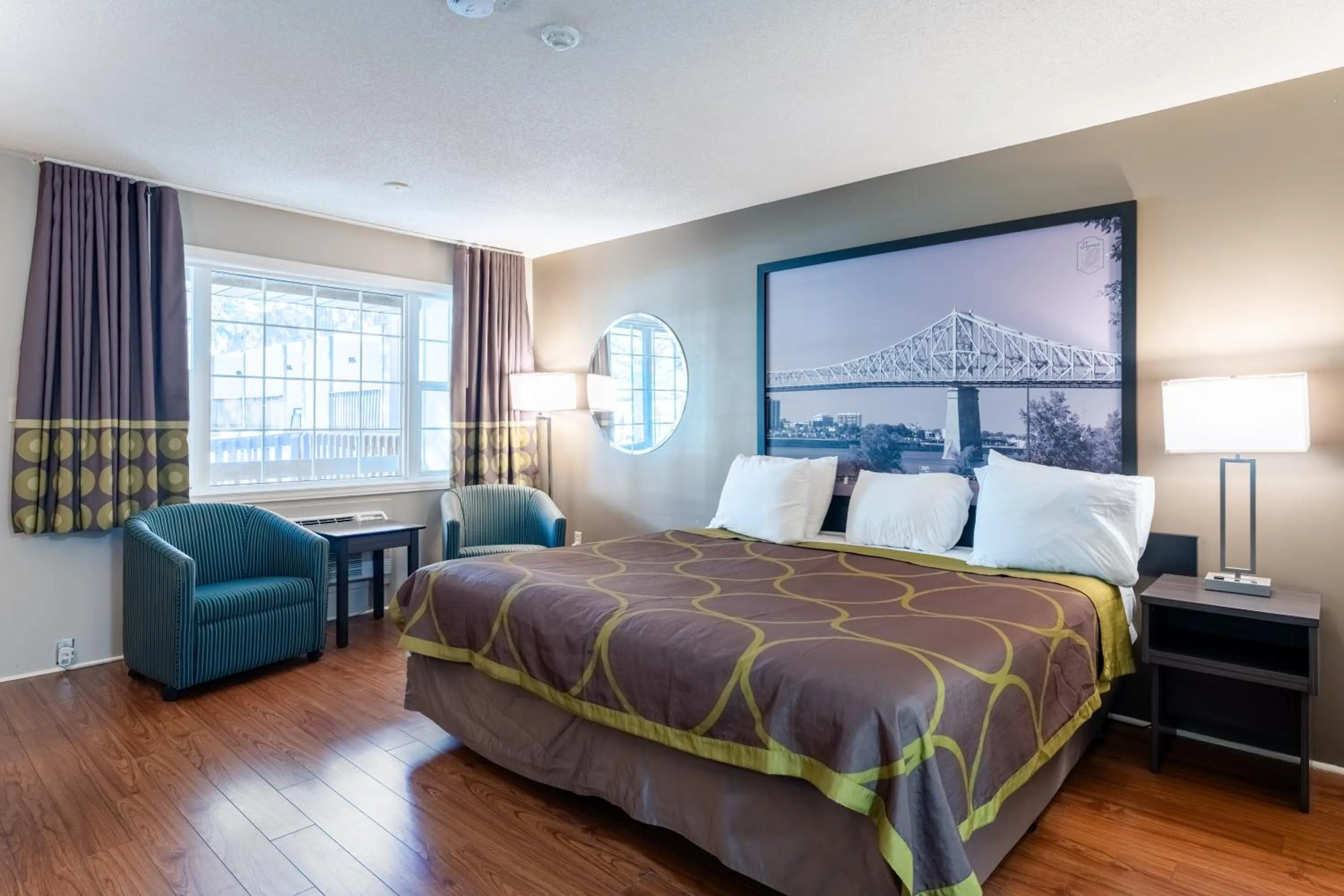 Bed in Super 8 by Wyndham Gananoque - Country Squire Resort