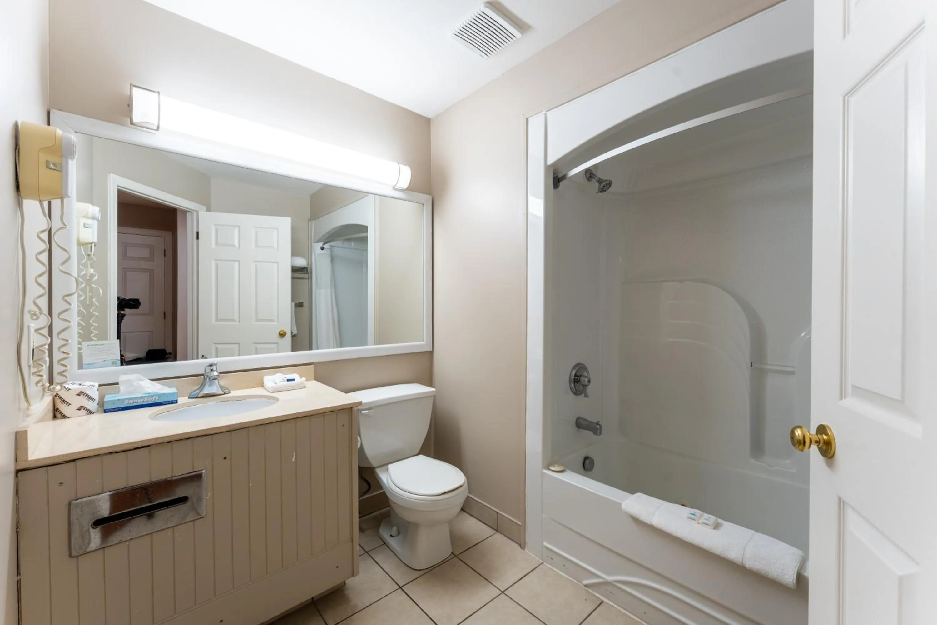 Super 8 by Wyndham Gananoque - Country Squire Resort