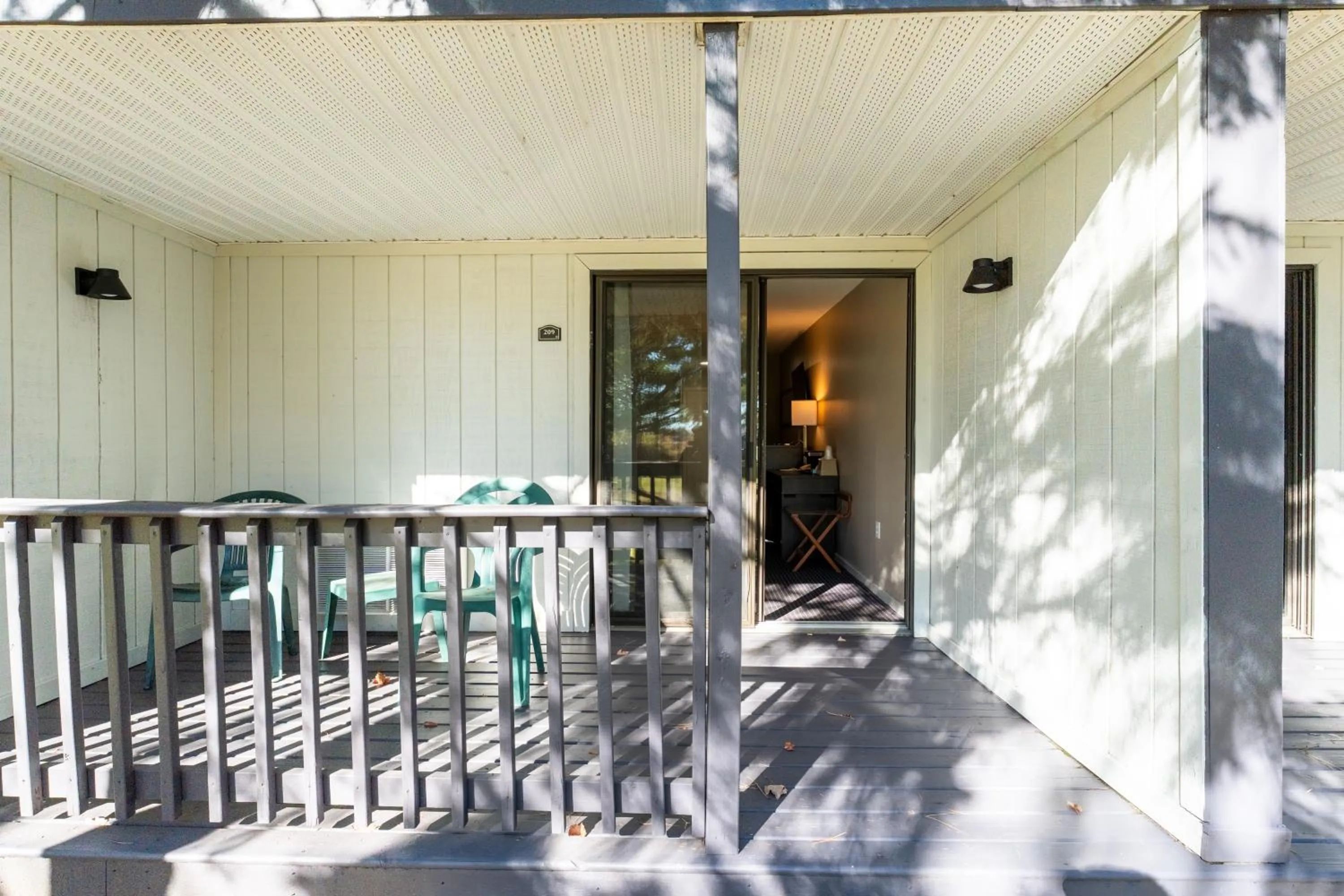 Super 8 by Wyndham Gananoque - Country Squire Resort