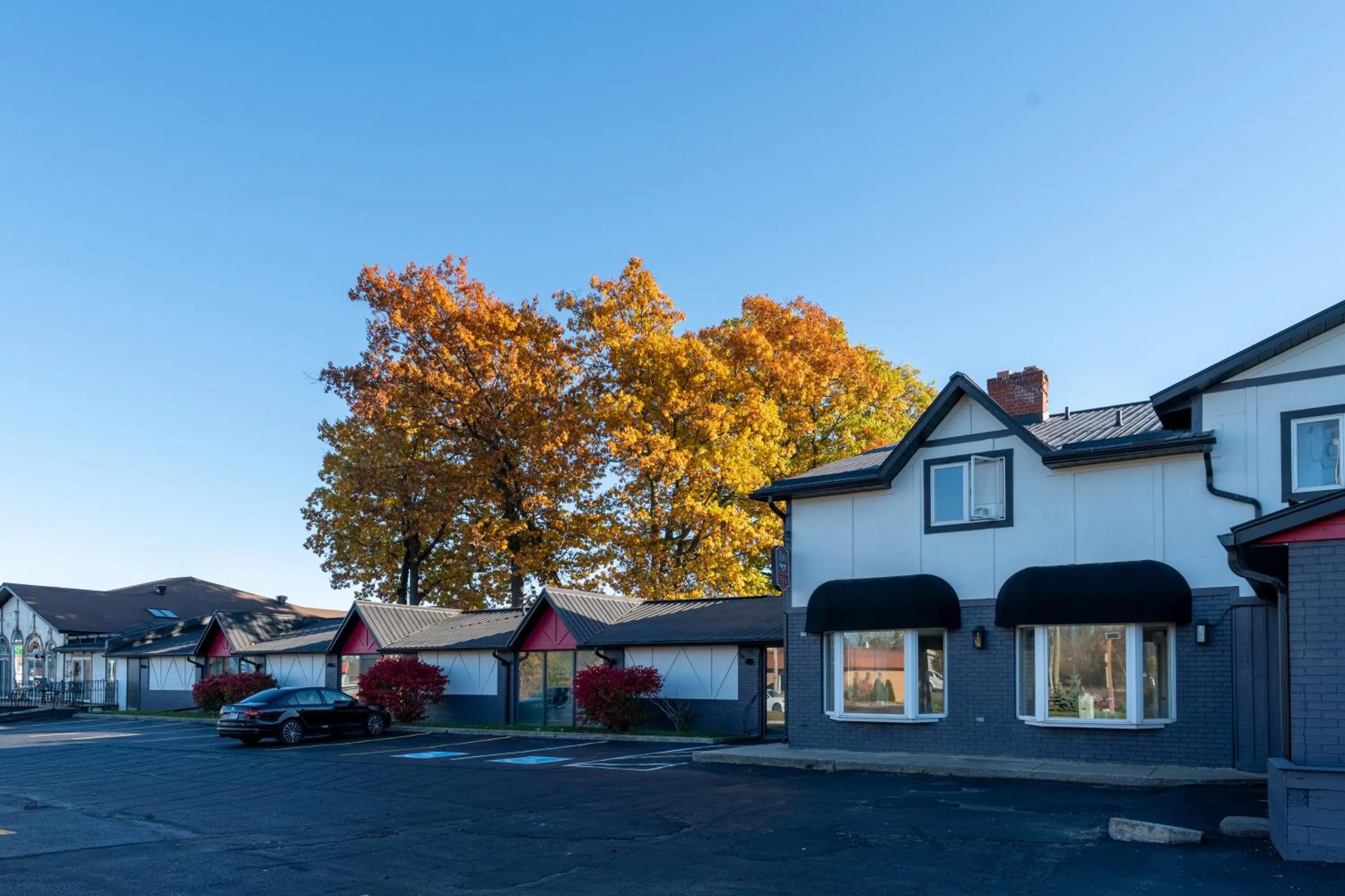 Property building in Super 8 by Wyndham Gananoque - Country Squire Resort