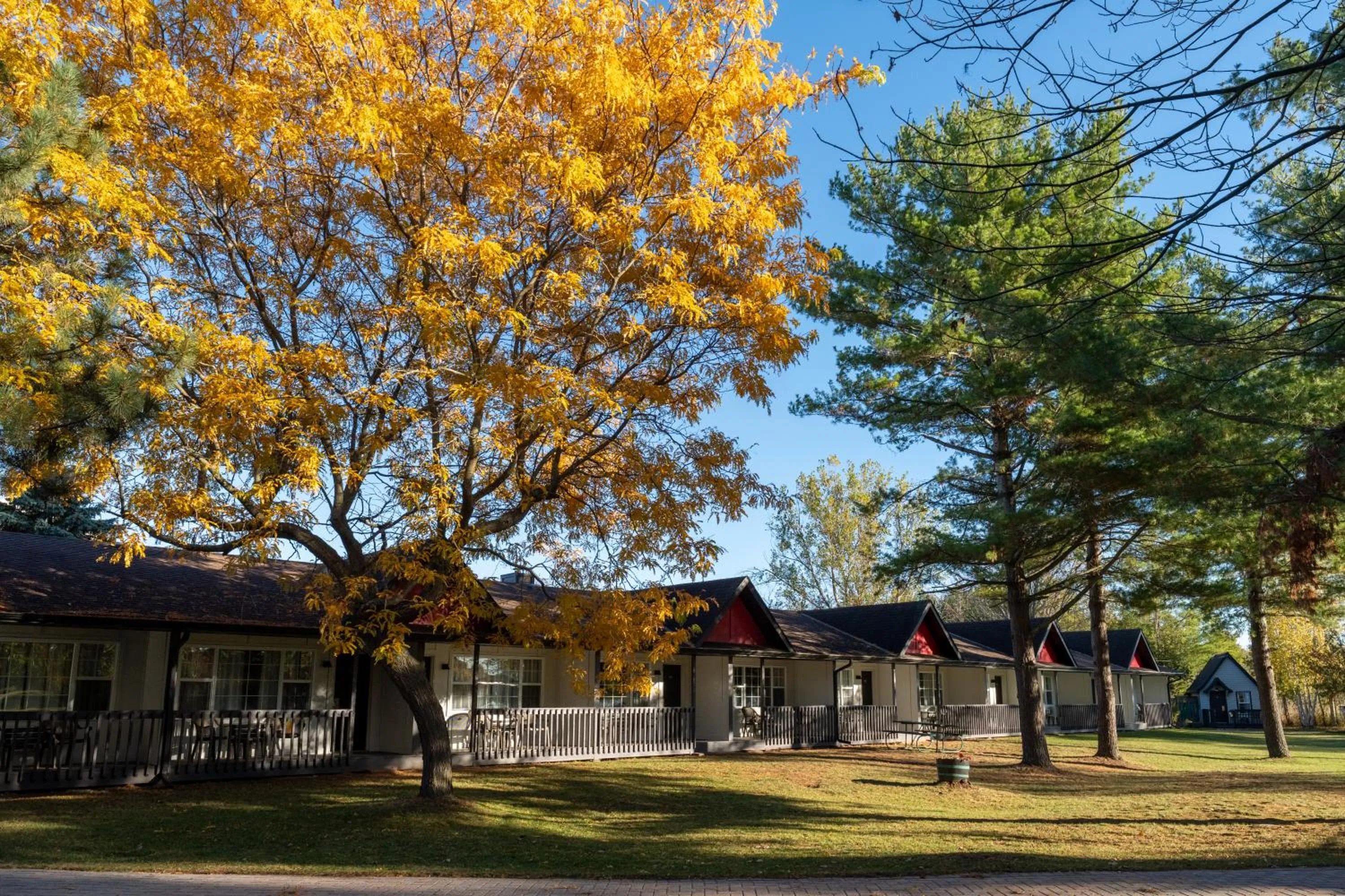 Property building in Super 8 by Wyndham Gananoque - Country Squire Resort