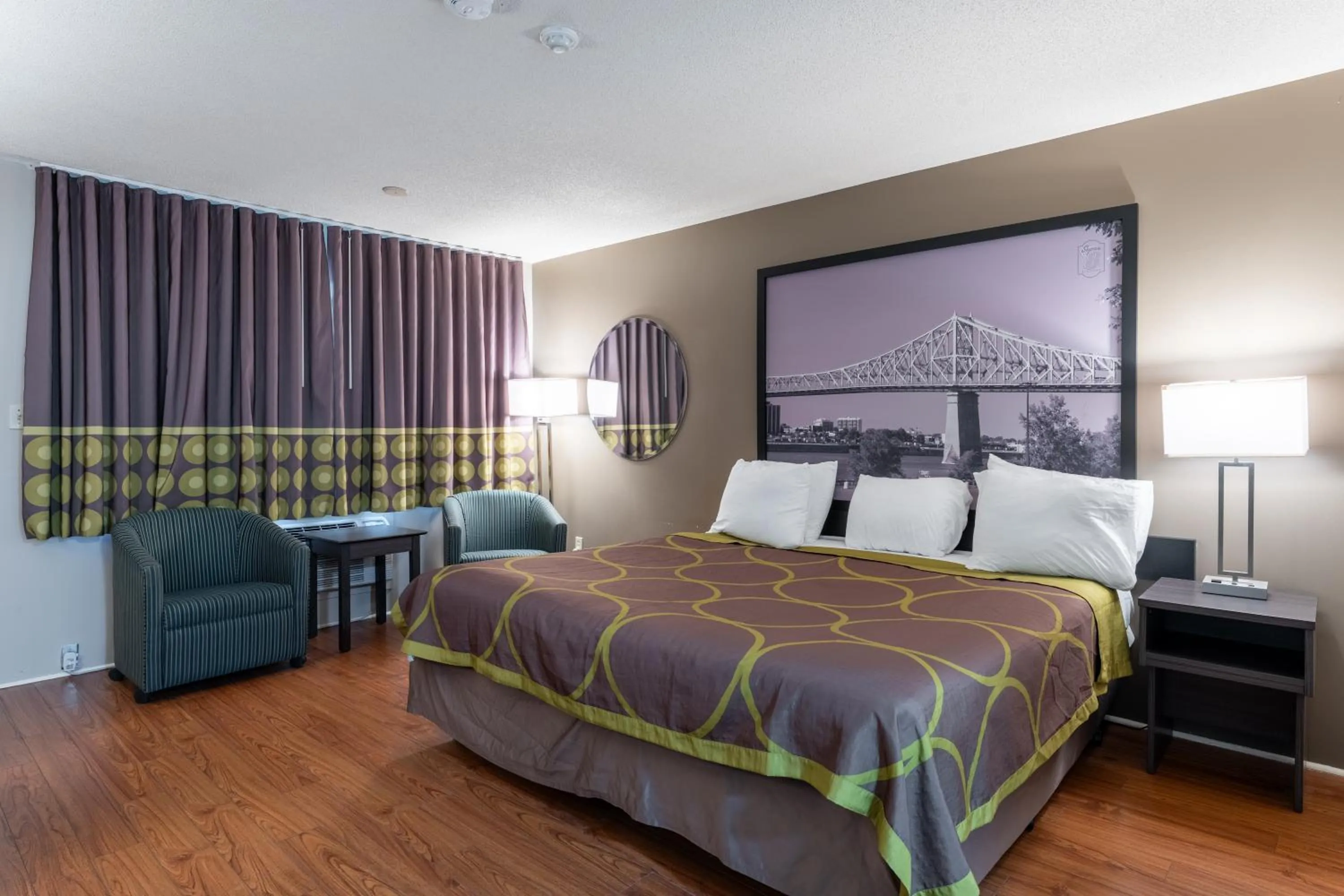 Bed in Super 8 by Wyndham Gananoque - Country Squire Resort