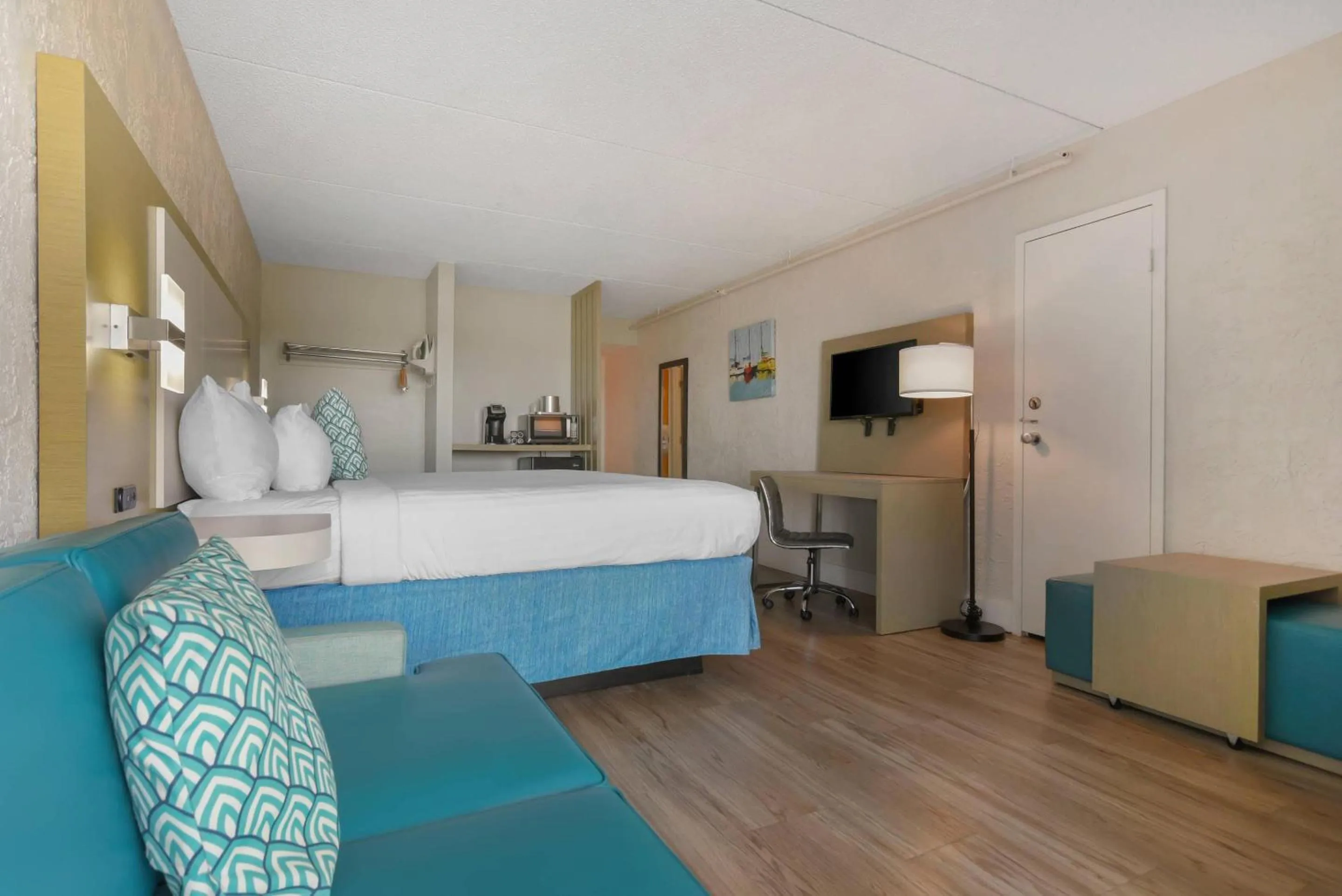 Bedroom, Bed in Inn on Destin Harbor, an Ascend Collection Hotel