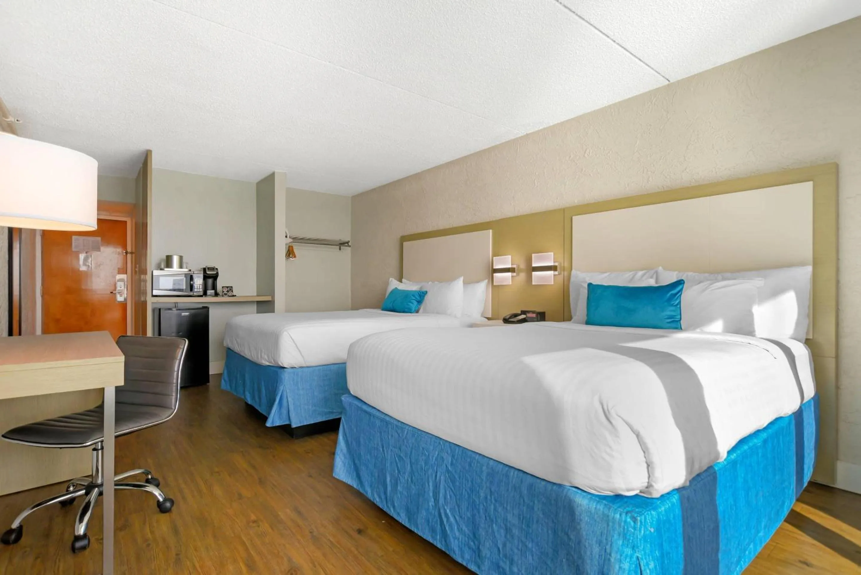 Bedroom, Bed in Inn on Destin Harbor, an Ascend Collection Hotel