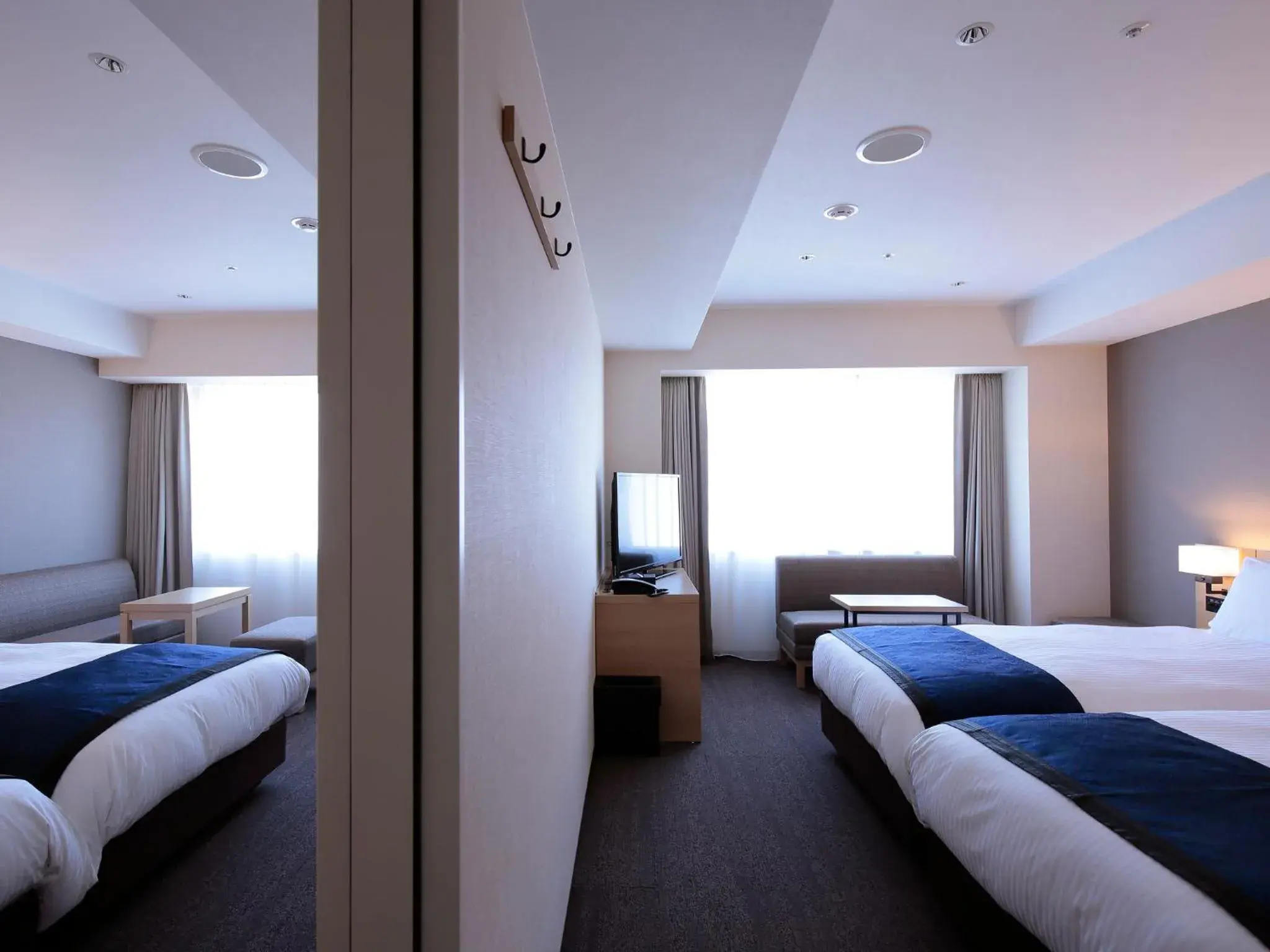 Connecting Hollywood Twin Room with Free access to Lounge - Non-Smoking in Hotel Intergate Kyoto Shijo Shinmachi Connecting Hollywood Twin Room with Free access to Lounge - Non-Smoking in Hotel Intergate Kyoto Shijo Shinmachi