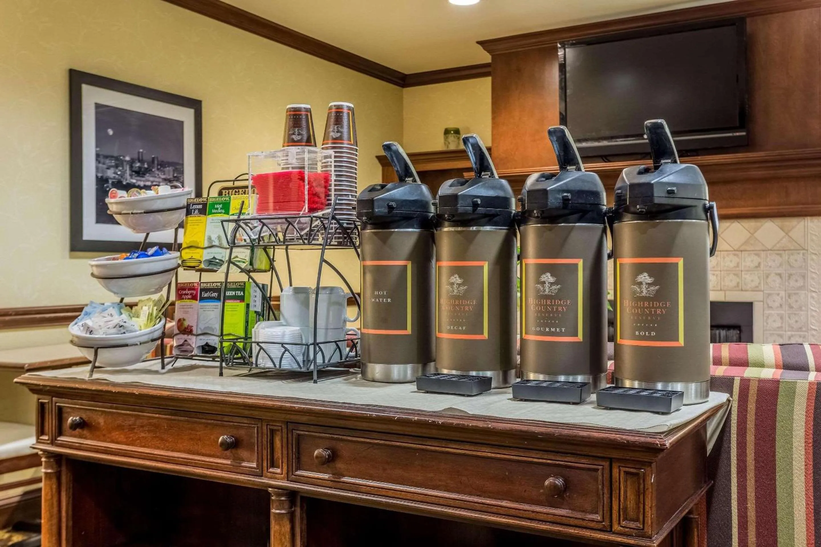 Breakfast in Country Inn & Suites by Radisson, Knoxville at Cedar Bluff, TN