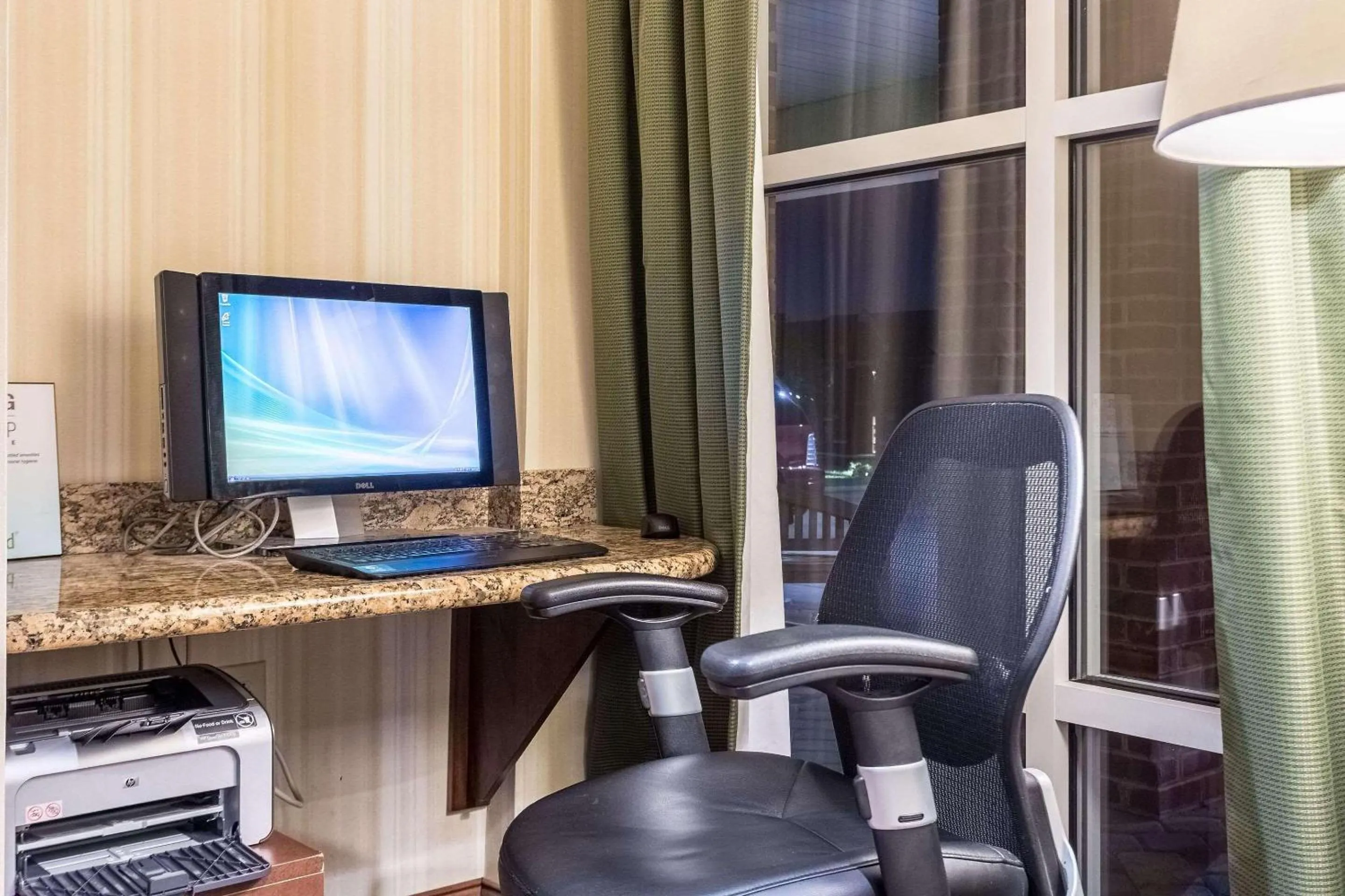 Business facilities in Country Inn & Suites by Radisson, Knoxville at Cedar Bluff, TN
