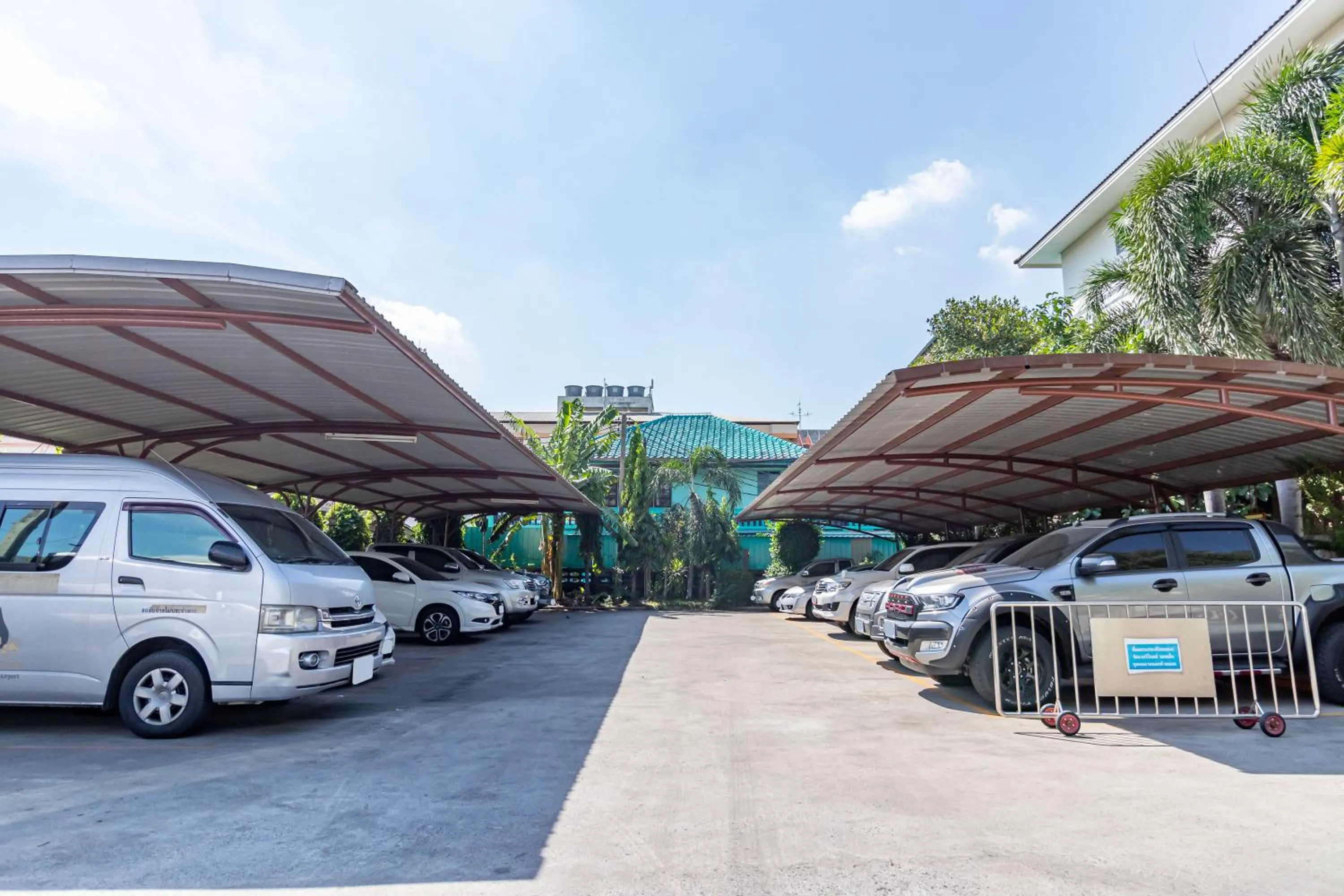 Silver Gold Garden, Suvarnabhumi Airport