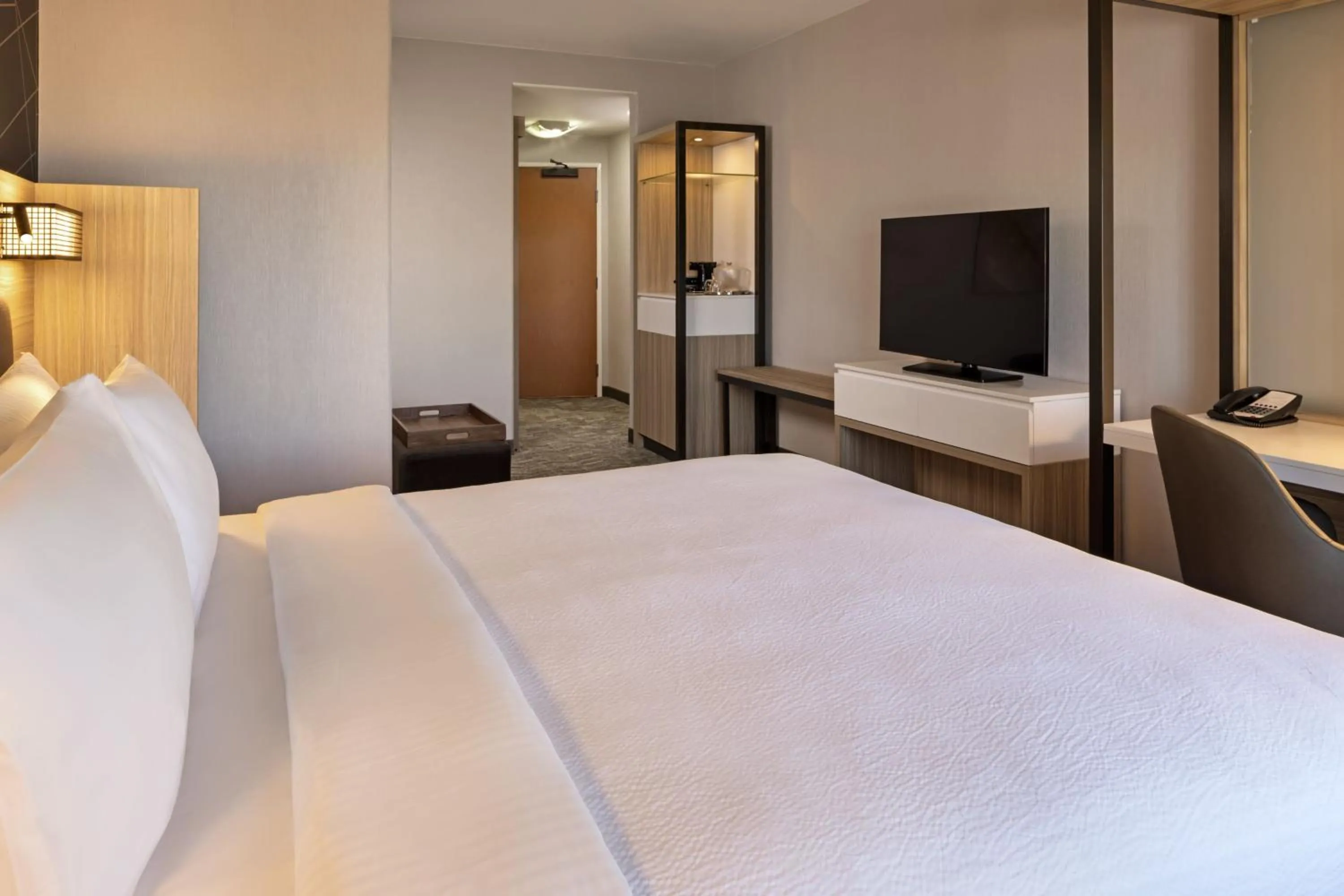 Photo of the whole room, Bed in Comfort Suites