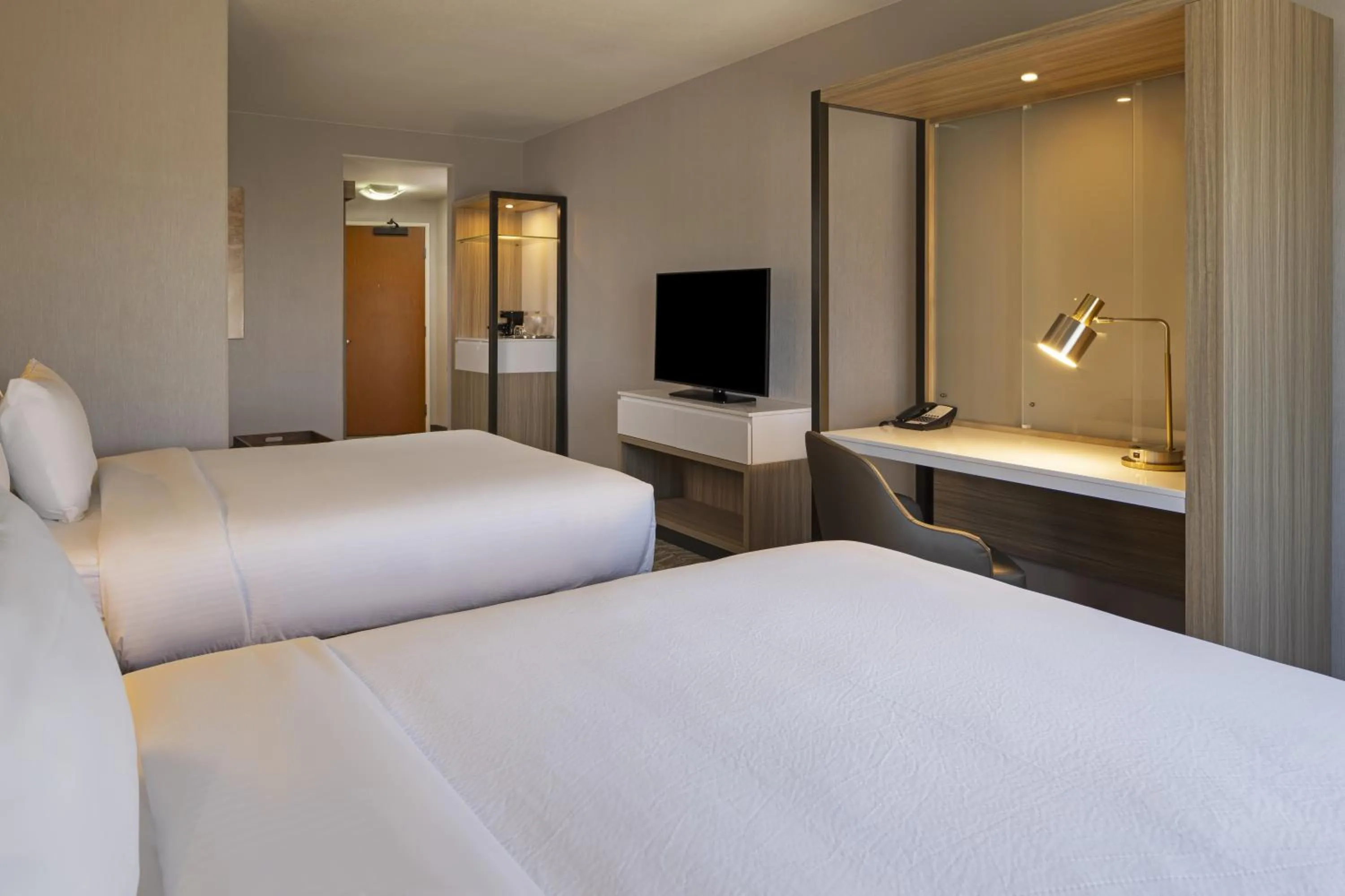 Photo of the whole room, Bed in Comfort Suites