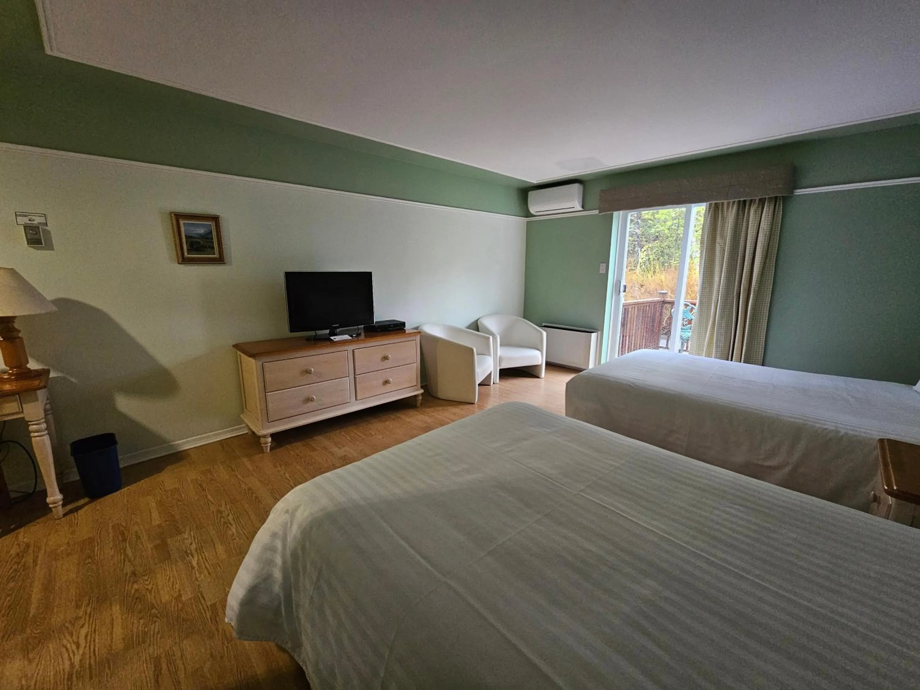 Bedroom, Bed in Hôtel au Petit Berger