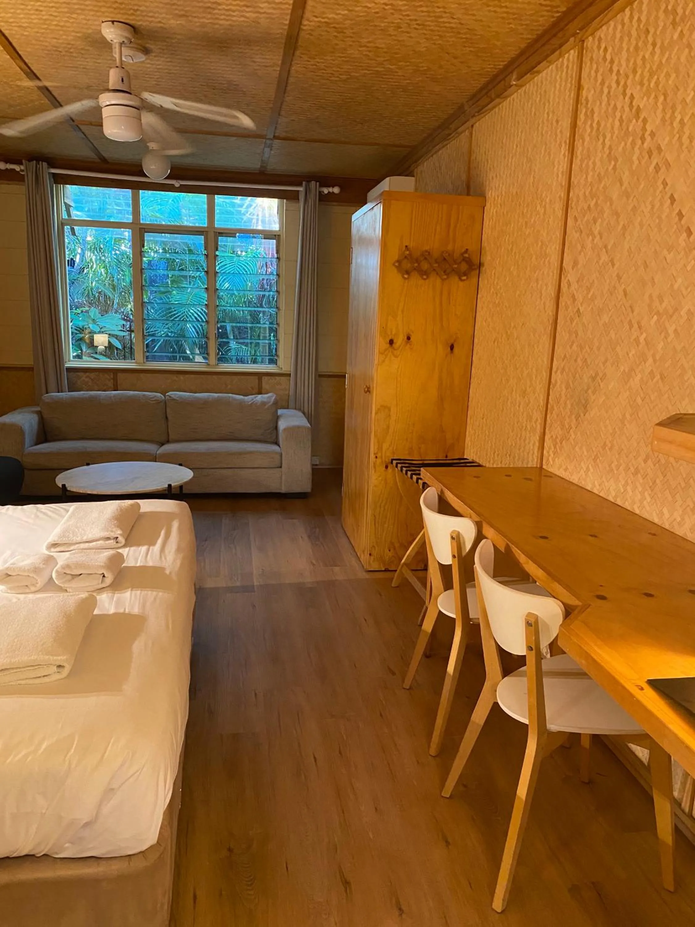 Bed in Tallow Beach Motel