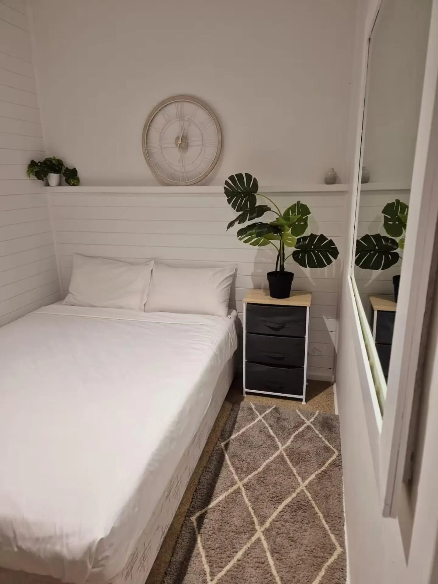 Bed in Tallow Beach Motel