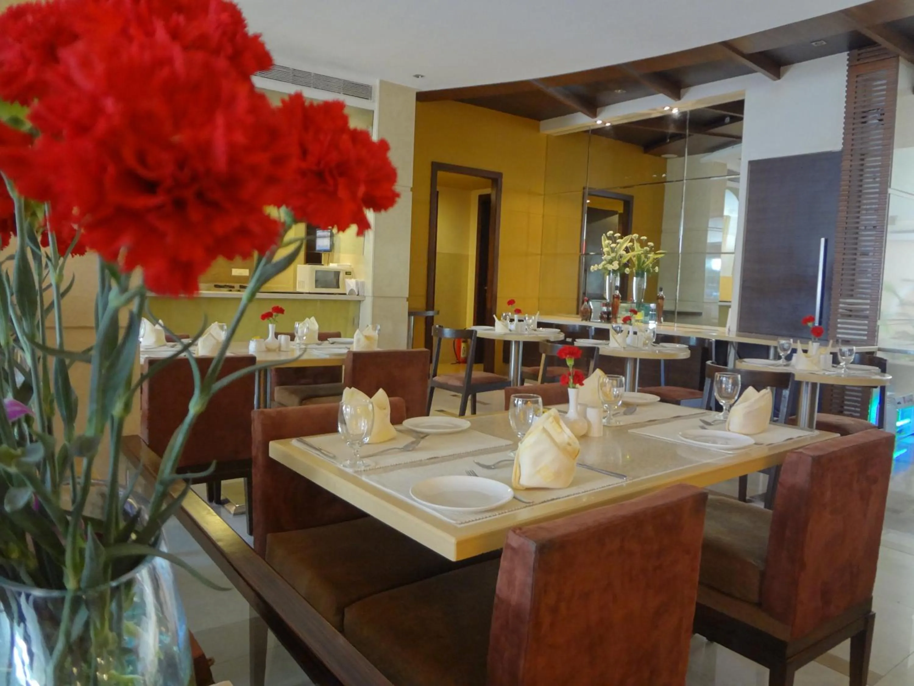 Restaurant/places to eat in Grand Residency Hotel & Serviced Apartments