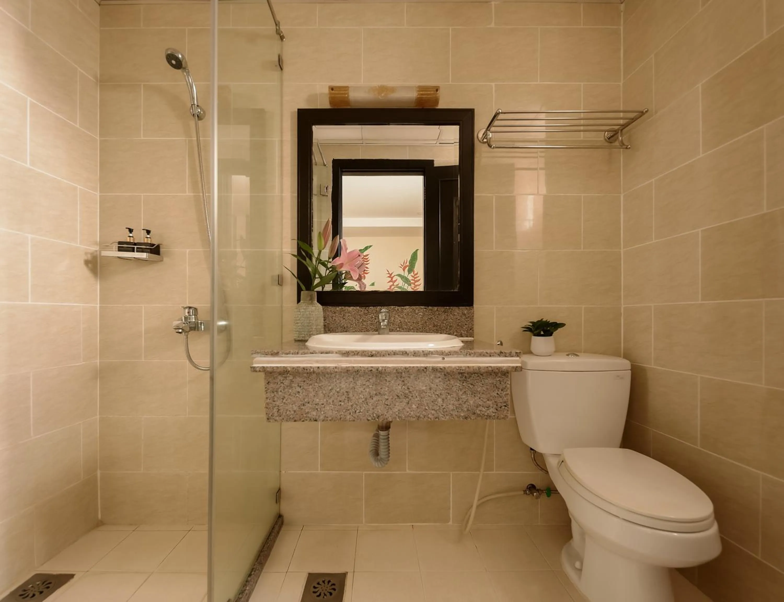 Shower in Asian Ruby Hotel & Spa - 122F Bui Thi Xuân Street