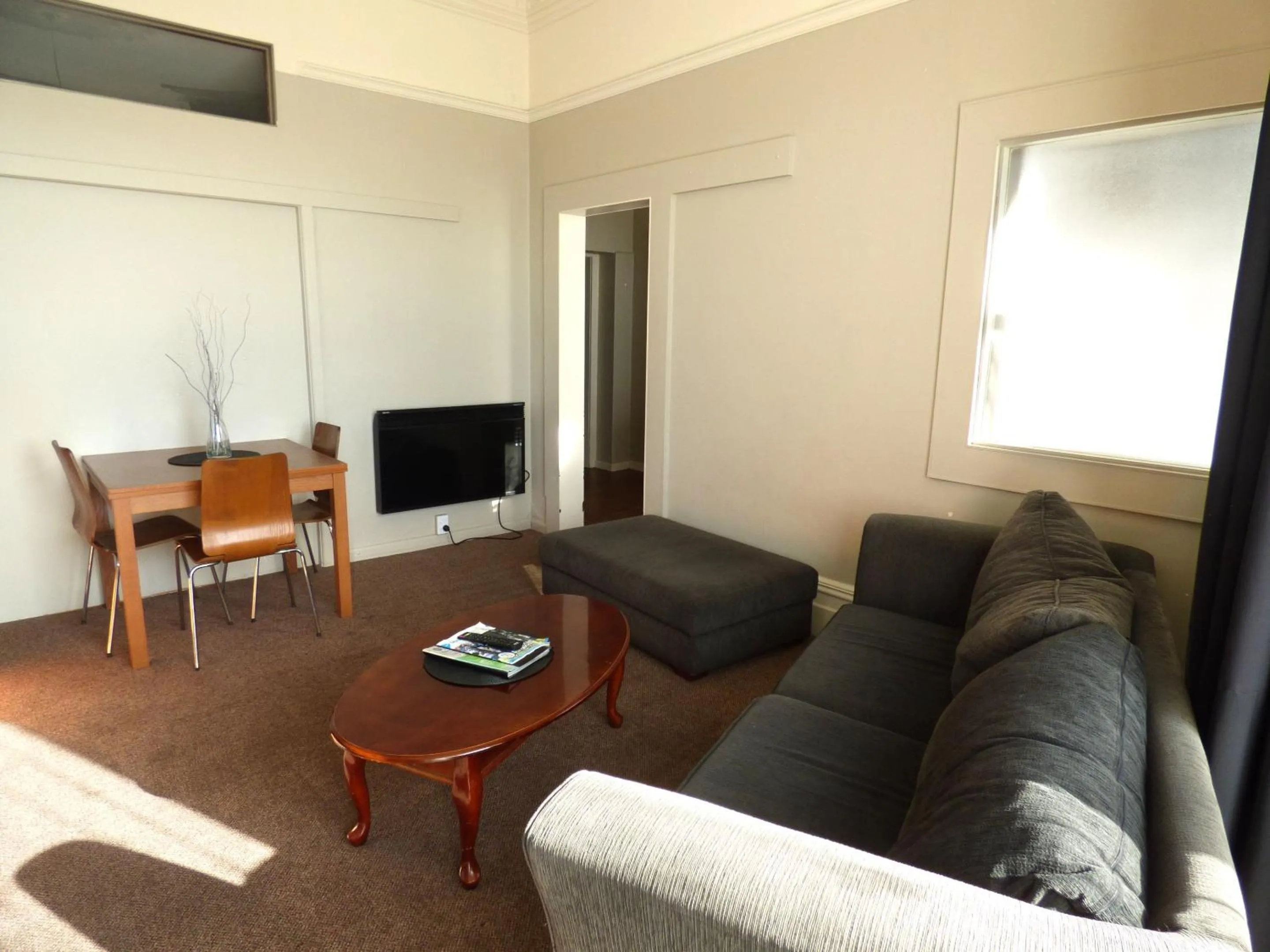 Living room in Anchor Motel