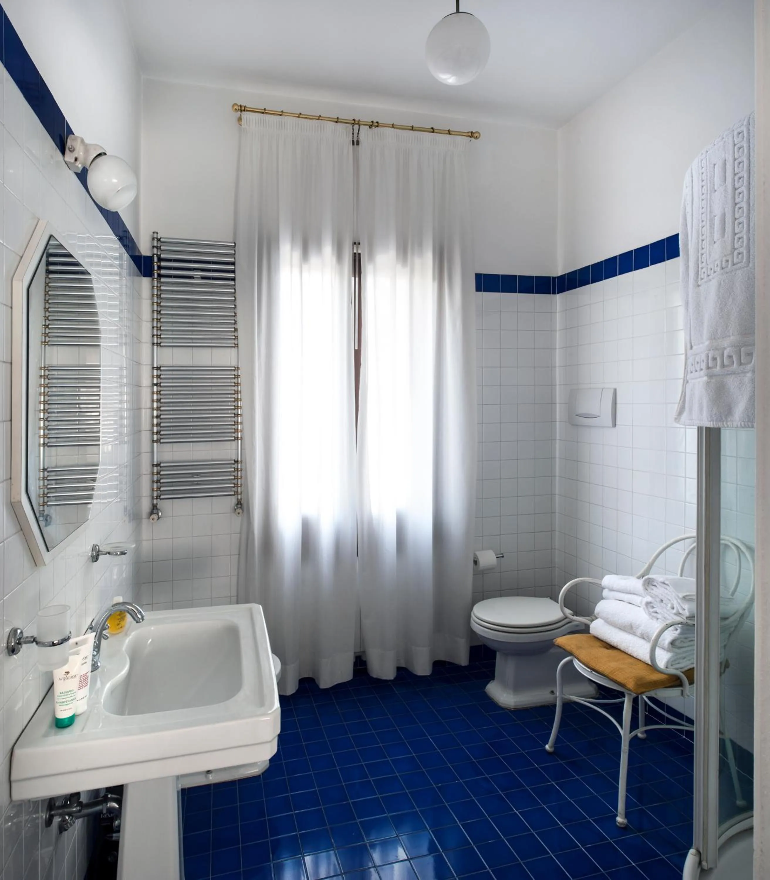 Bathroom in Casa Lunia Guesthouse