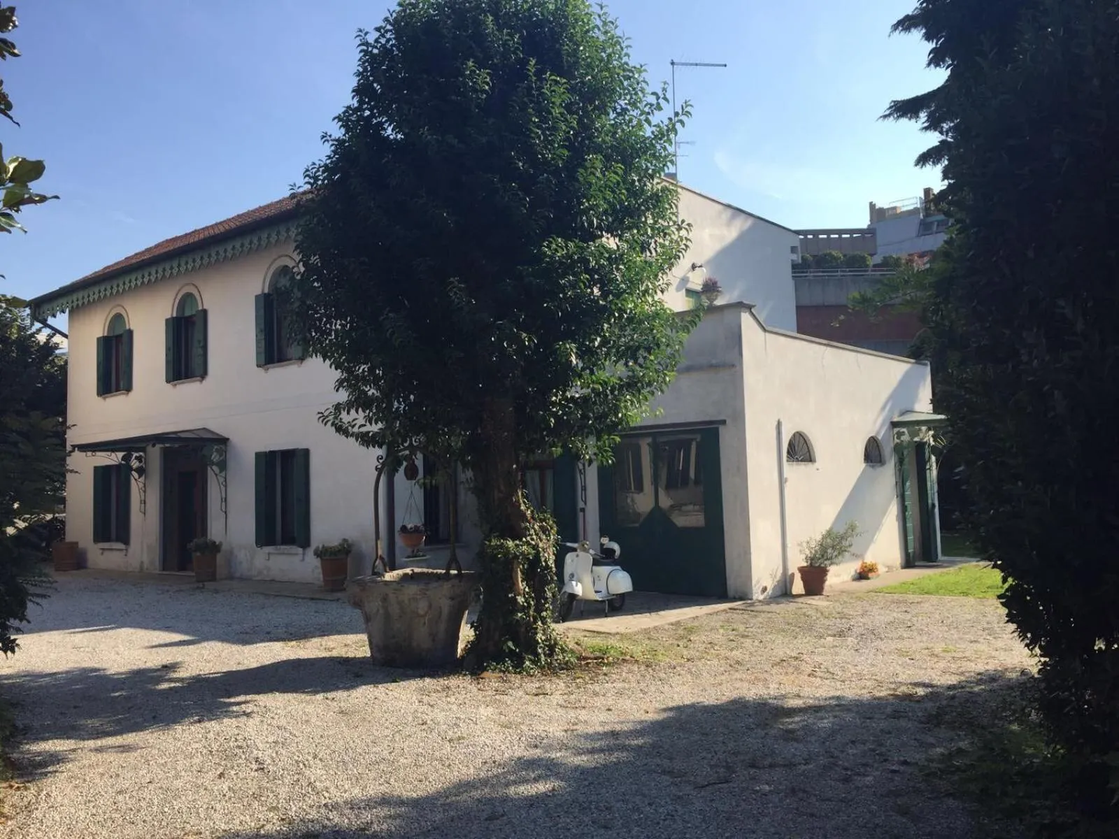 Facade/entrance in Casa Lunia Guesthouse