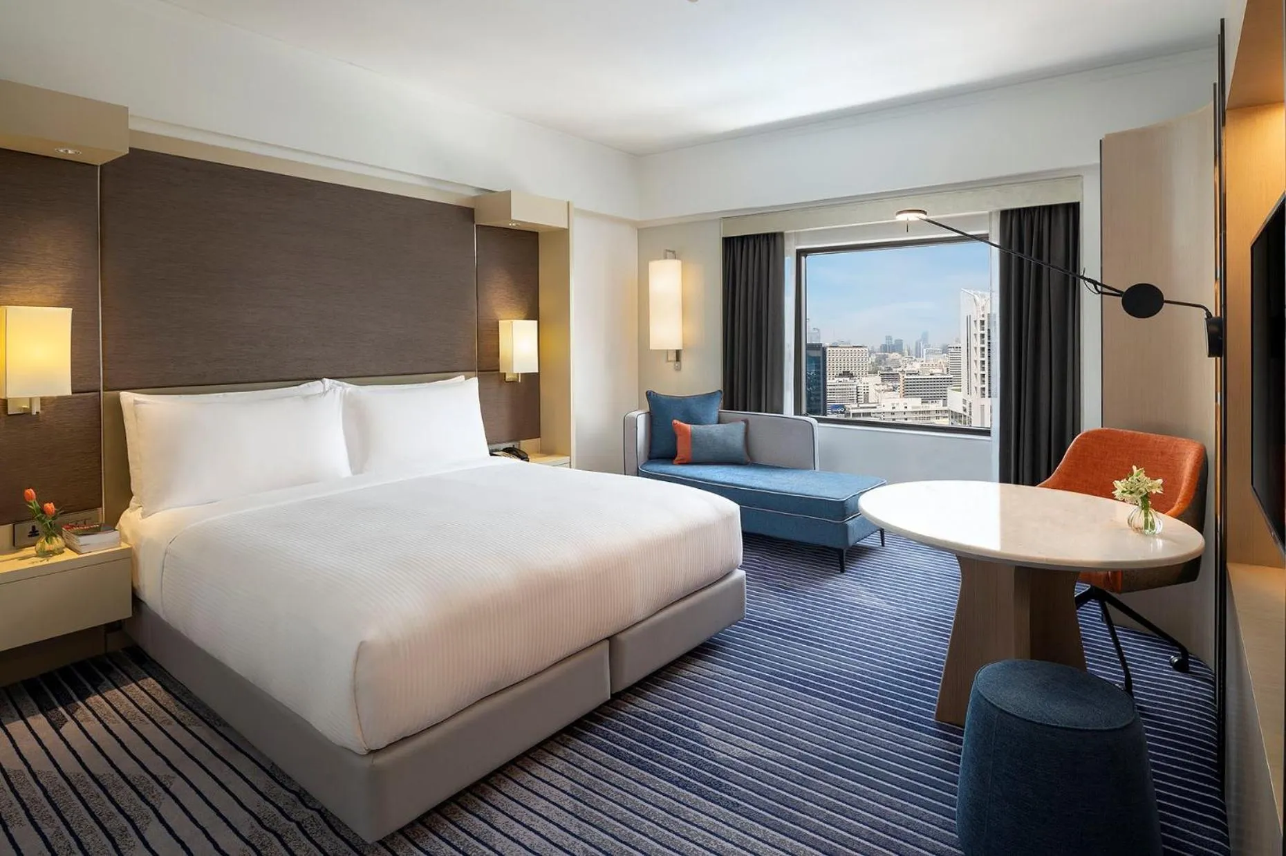 Bed in Crowne Plaza Bangkok Lumpini Park by IHG