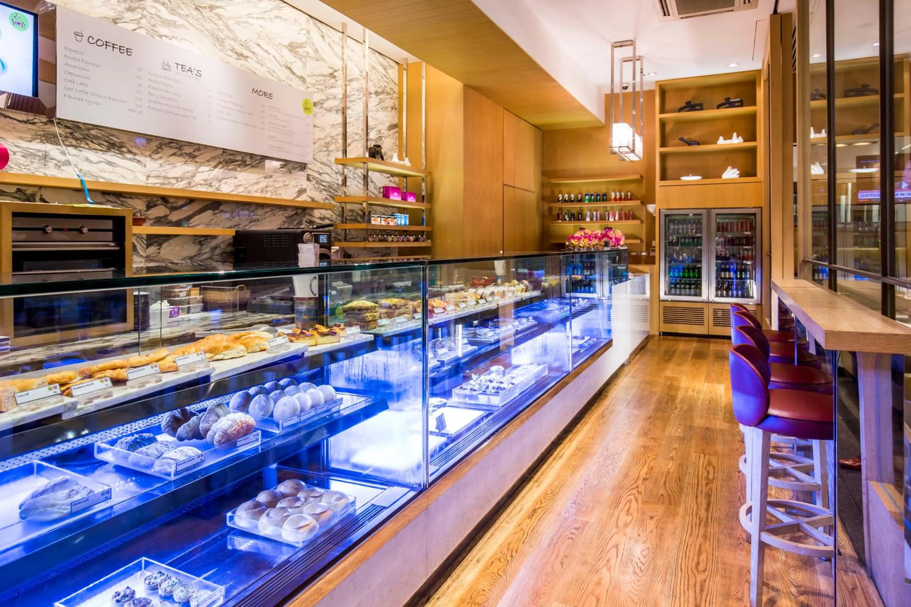 Restaurant/places to eat in Crowne Plaza Bangkok Lumpini Park by IHG