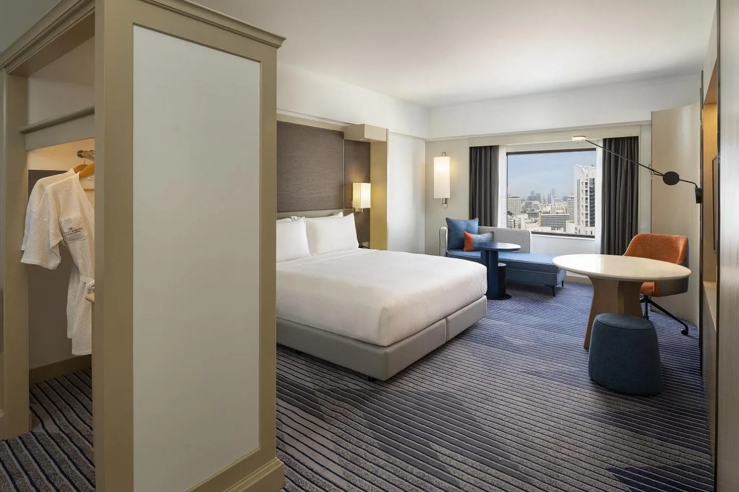 Bedroom, Bed in Crowne Plaza Bangkok Lumpini Park by IHG