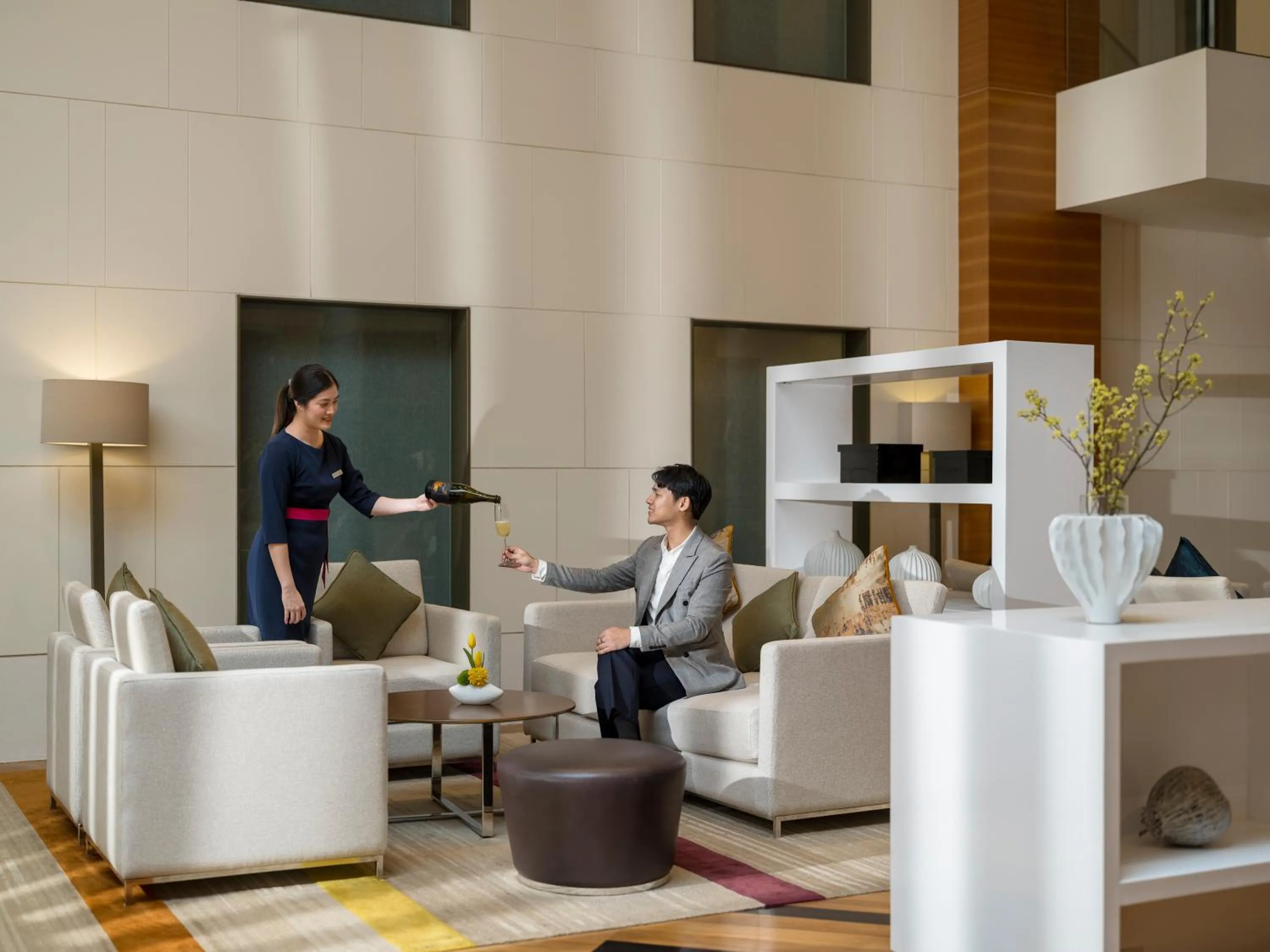 Lounge or bar in Crowne Plaza Bangkok Lumpini Park by IHG