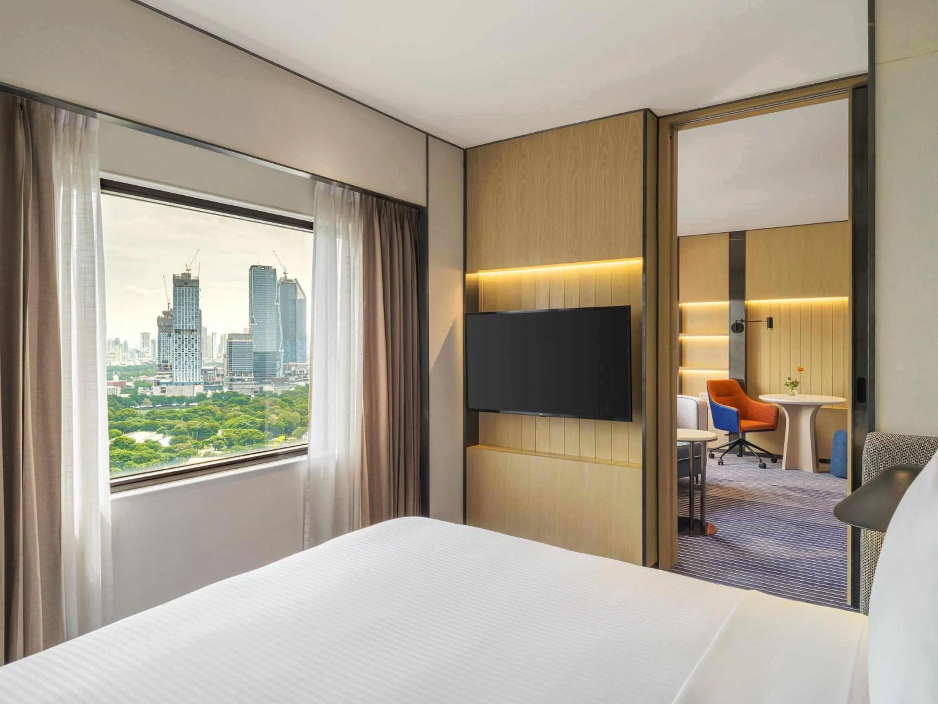 Photo of the whole room, Bed in Crowne Plaza Bangkok Lumpini Park by IHG
