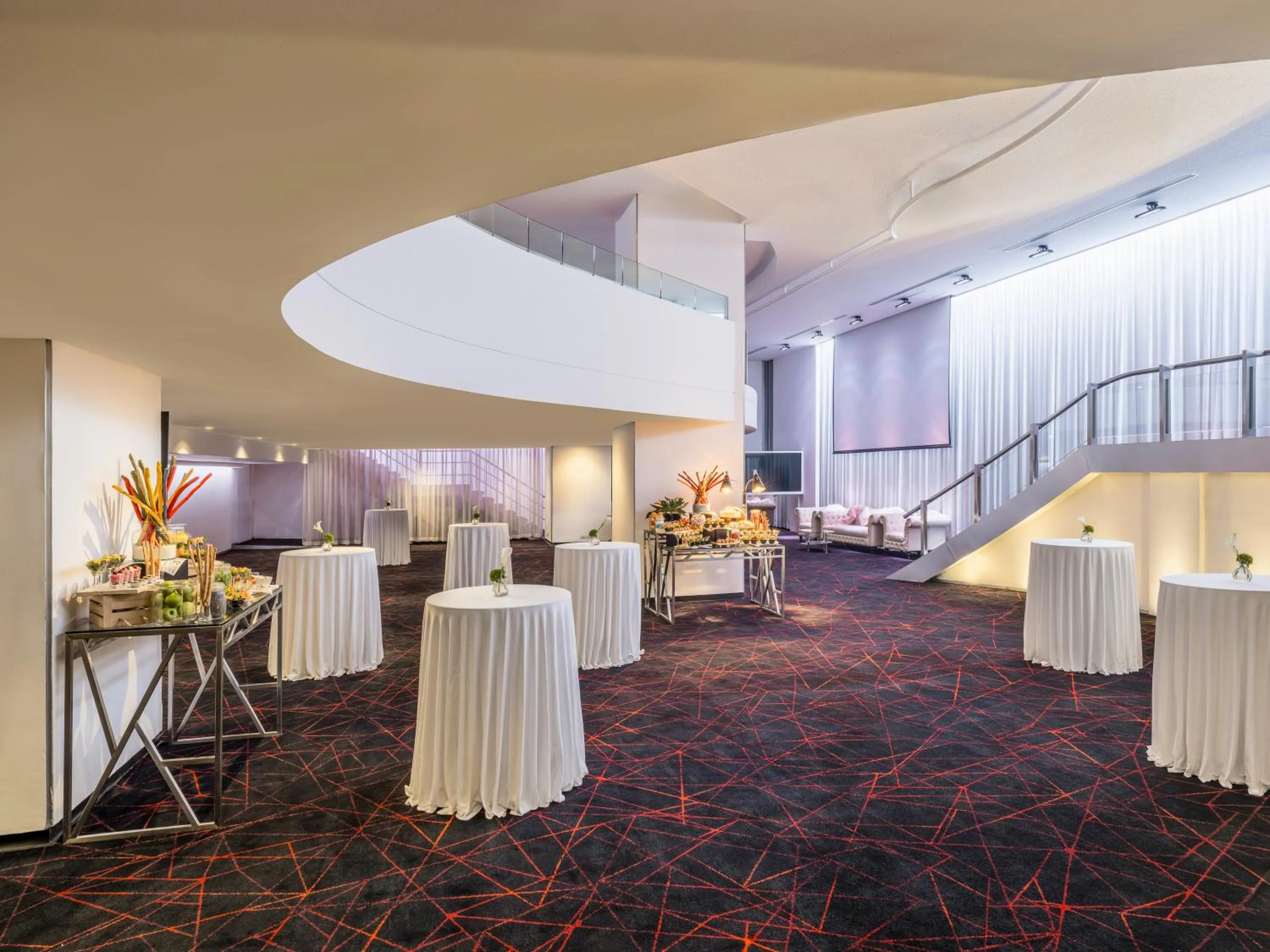 Meeting/conference room in Crowne Plaza Bangkok Lumpini Park by IHG