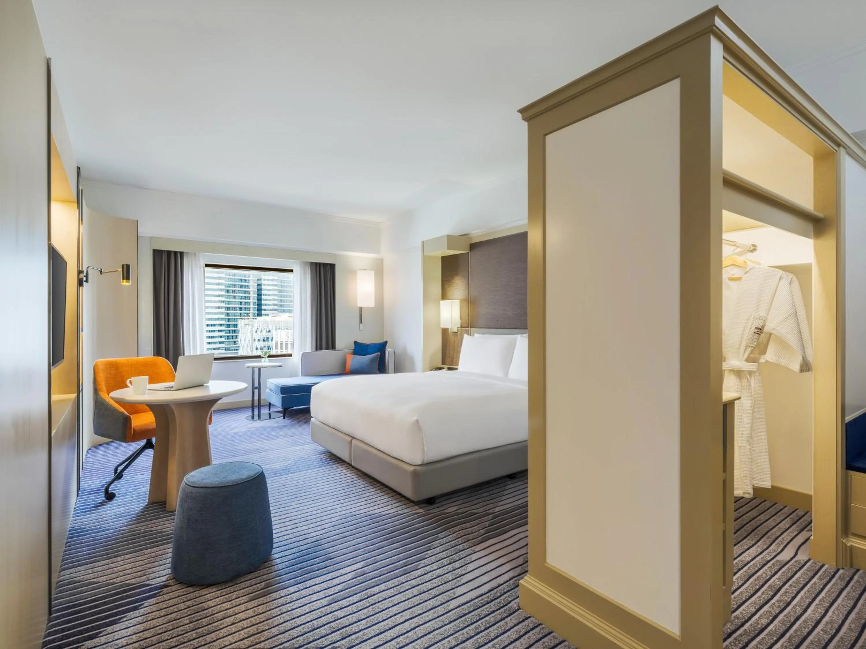 Photo of the whole room, Bed in Crowne Plaza Bangkok Lumpini Park by IHG