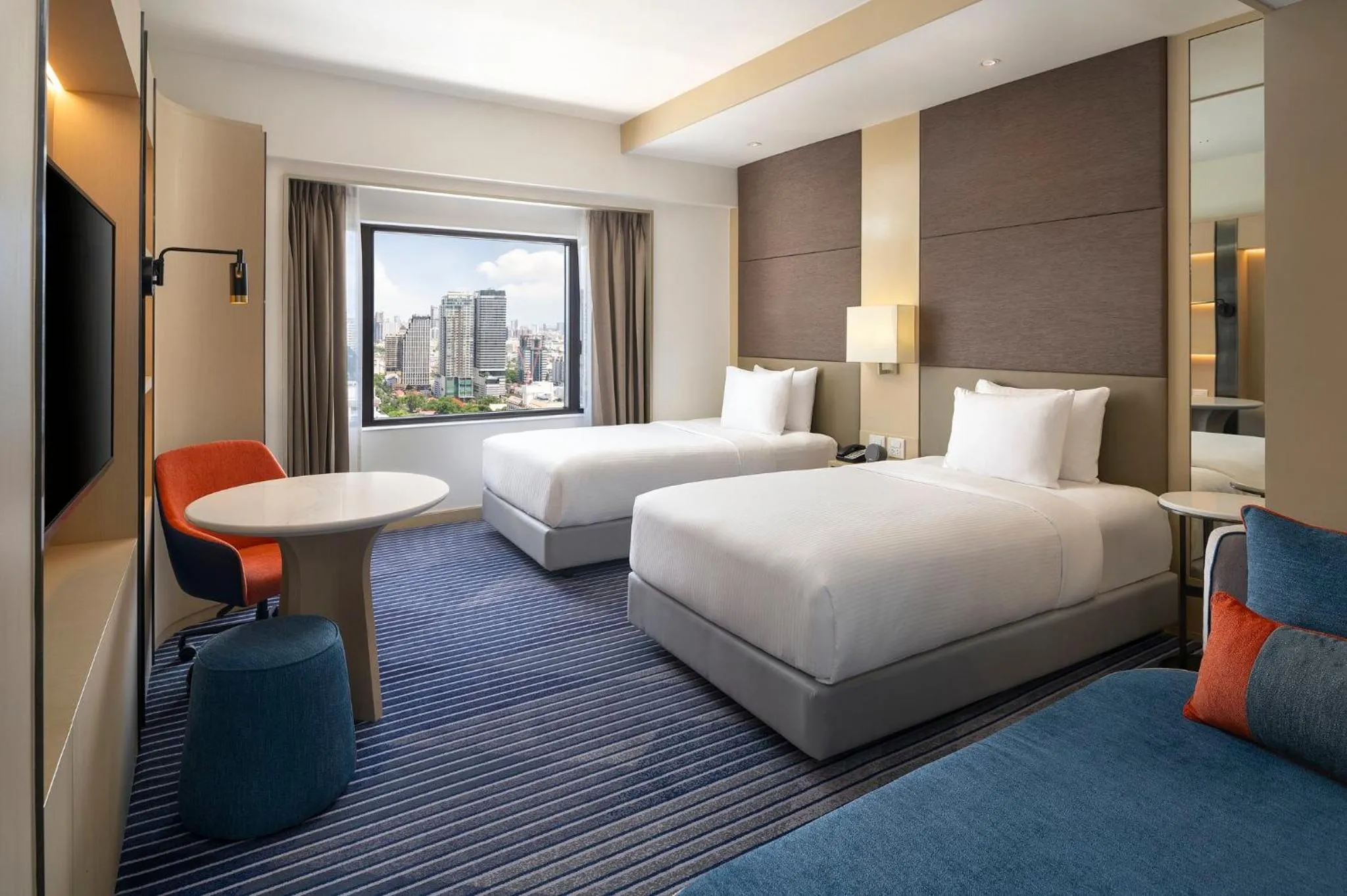 Photo of the whole room, Bed in Crowne Plaza Bangkok Lumpini Park by IHG