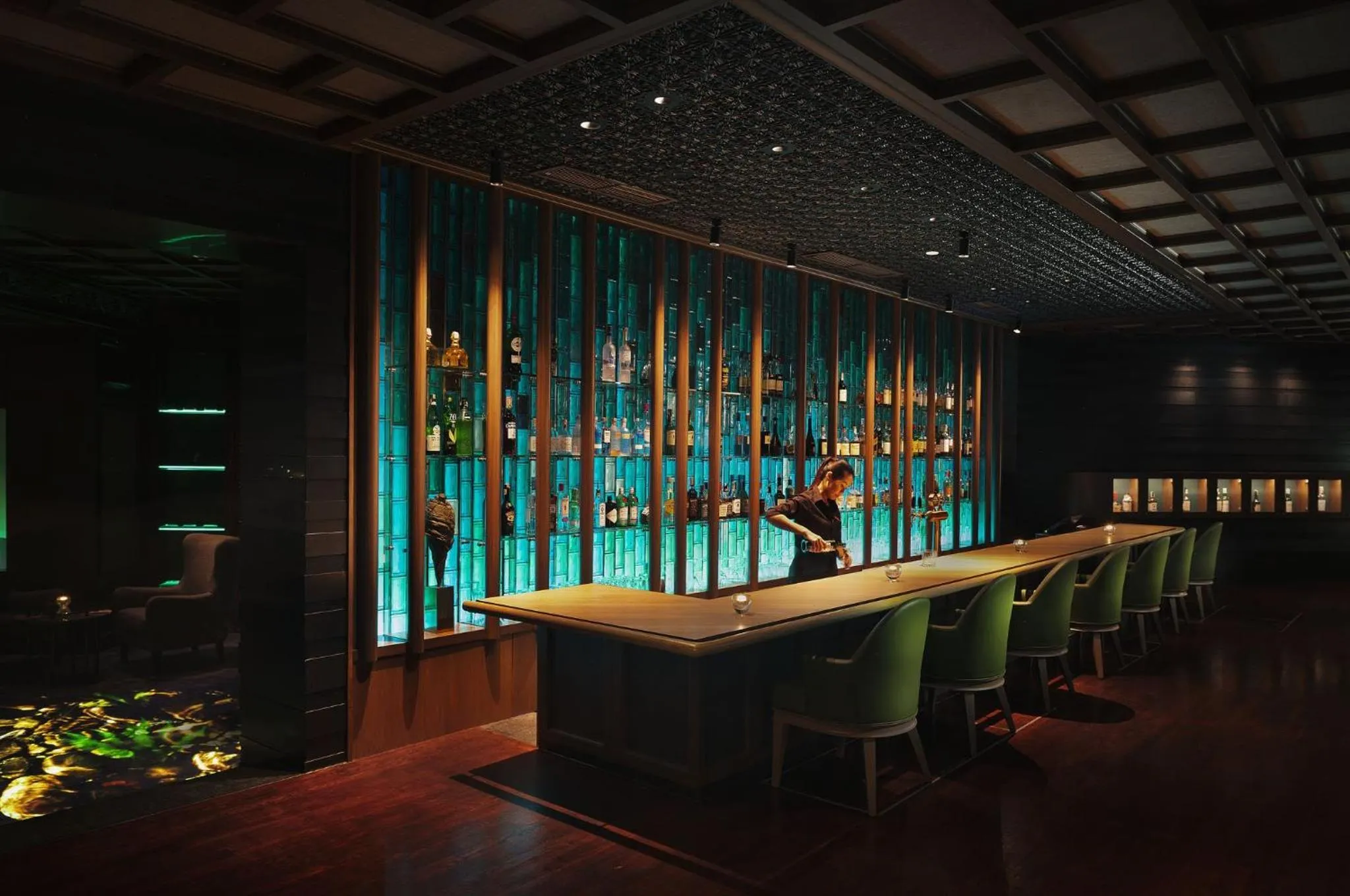 Lounge or bar in Crowne Plaza Bangkok Lumpini Park by IHG