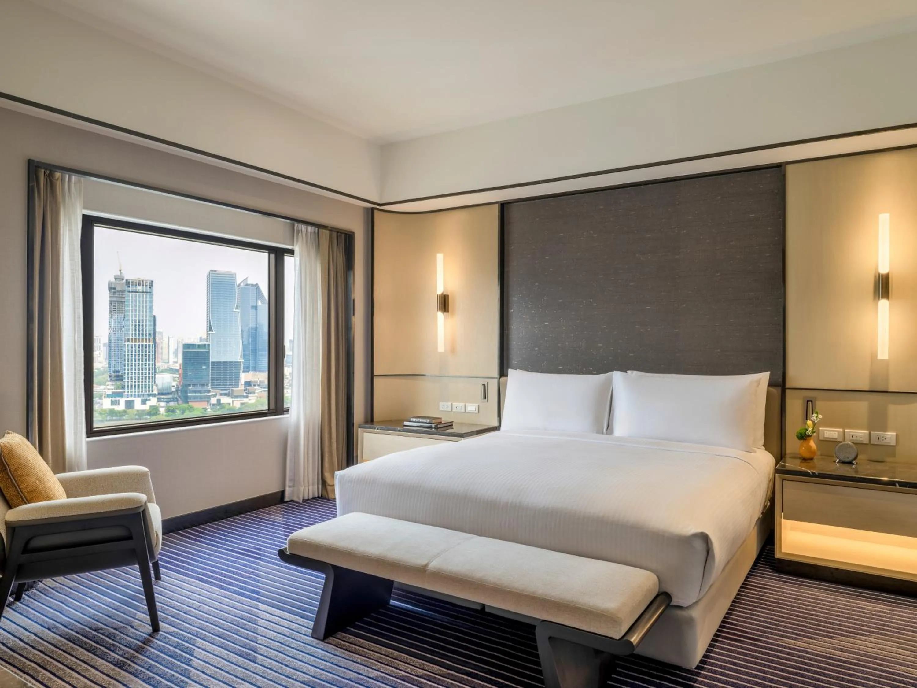 Photo of the whole room, Bed in Crowne Plaza Bangkok Lumpini Park by IHG