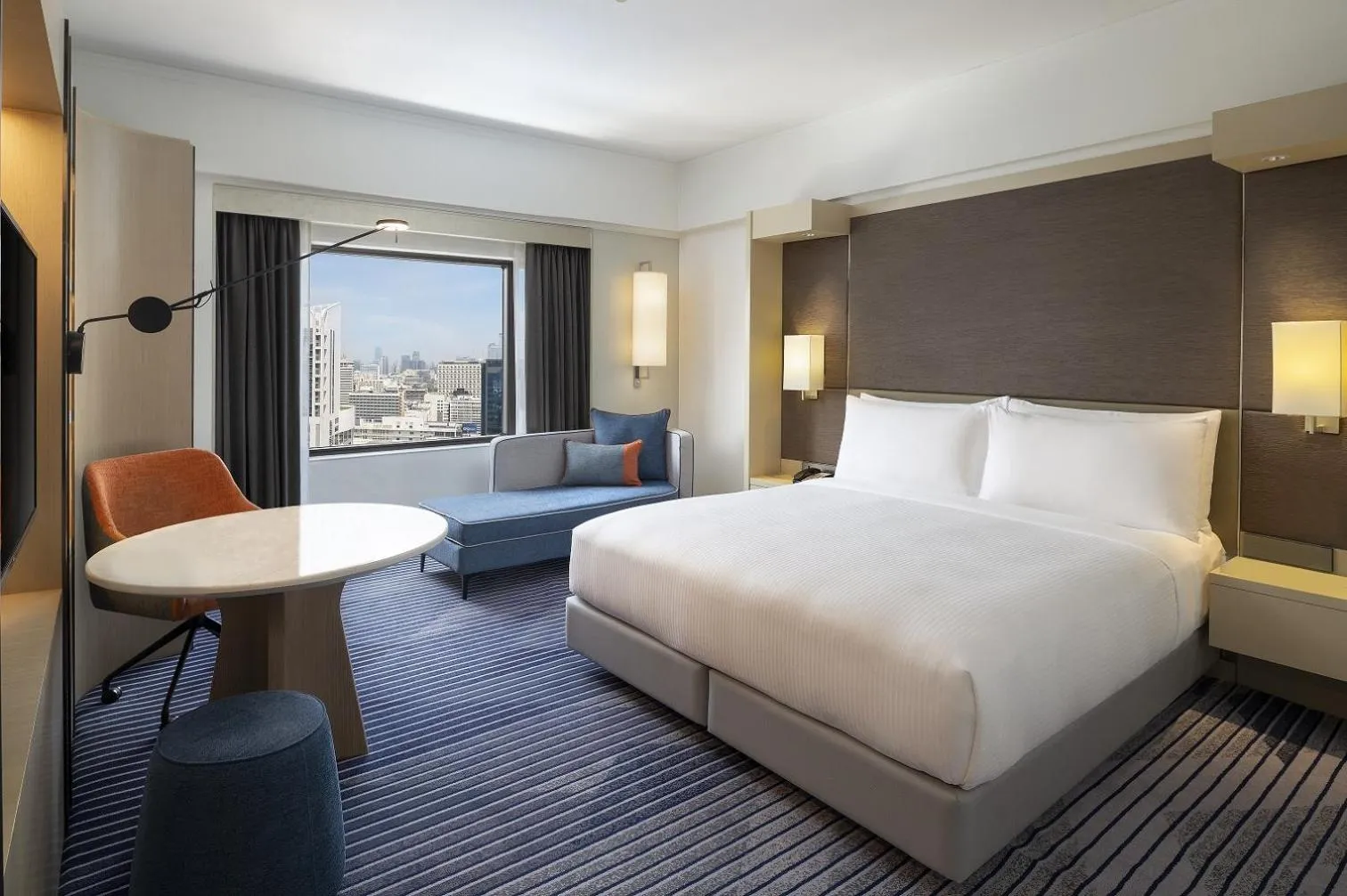 Bedroom, Bed in Crowne Plaza Bangkok Lumpini Park by IHG