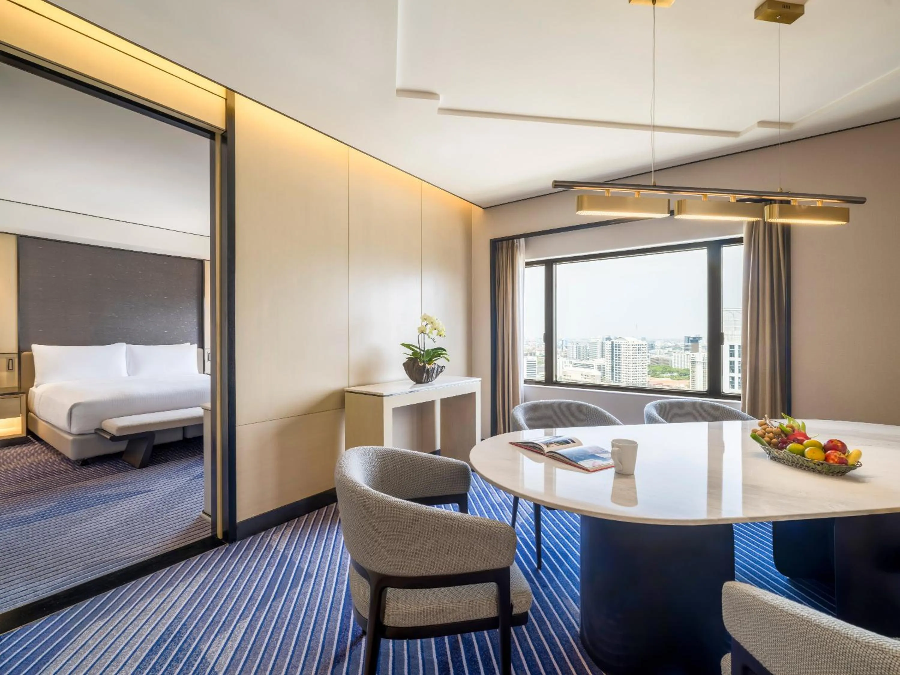 Photo of the whole room, Bed in Crowne Plaza Bangkok Lumpini Park by IHG