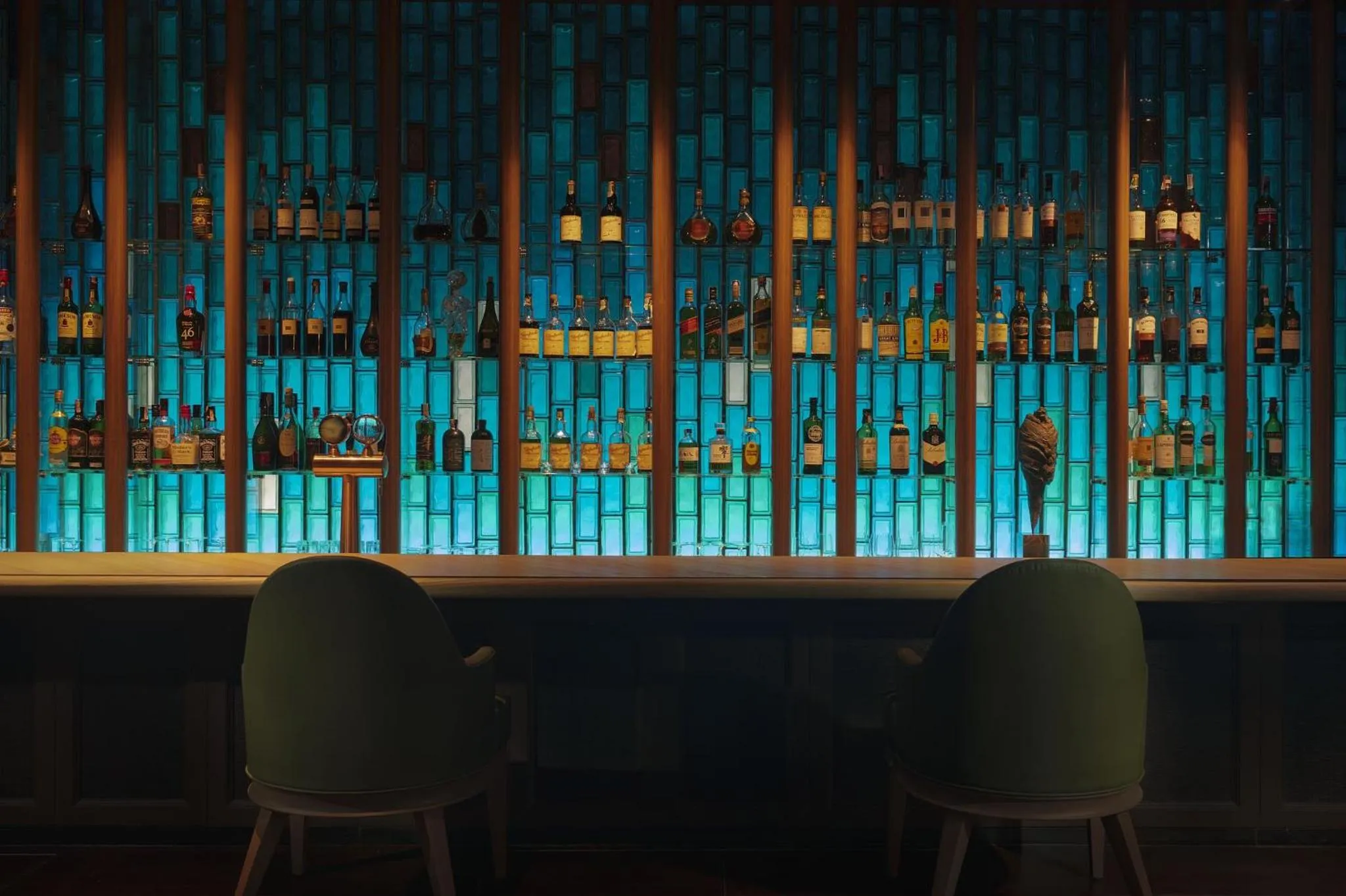 Lounge or bar in Crowne Plaza Bangkok Lumpini Park by IHG