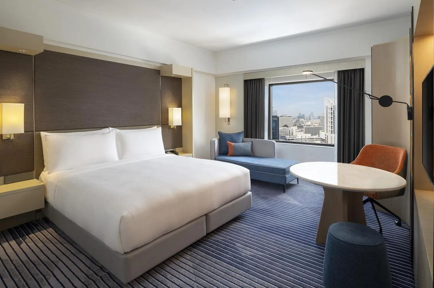 Bedroom, Bed in Crowne Plaza Bangkok Lumpini Park by IHG