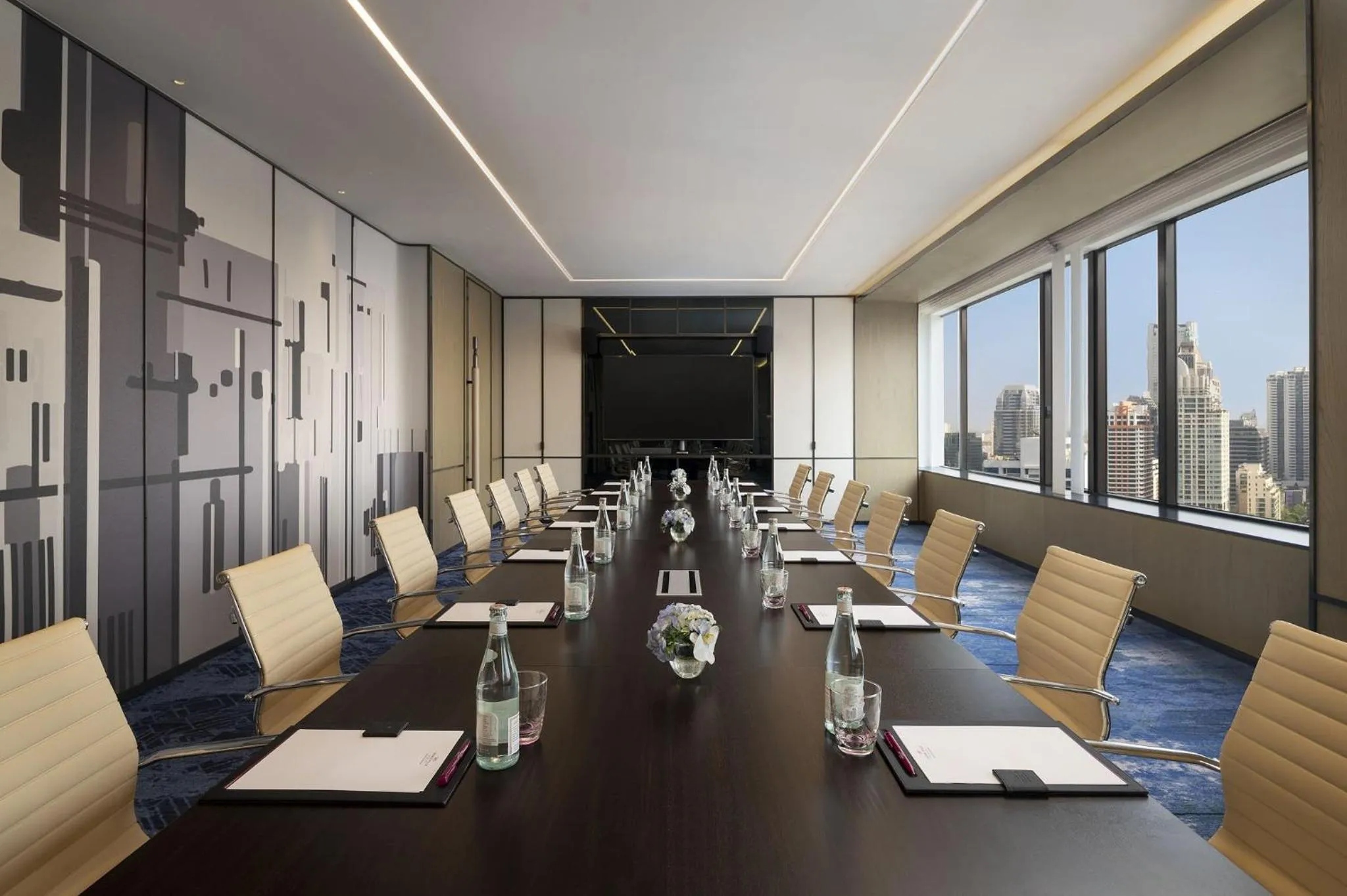 Meeting/conference room in Crowne Plaza Bangkok Lumpini Park by IHG