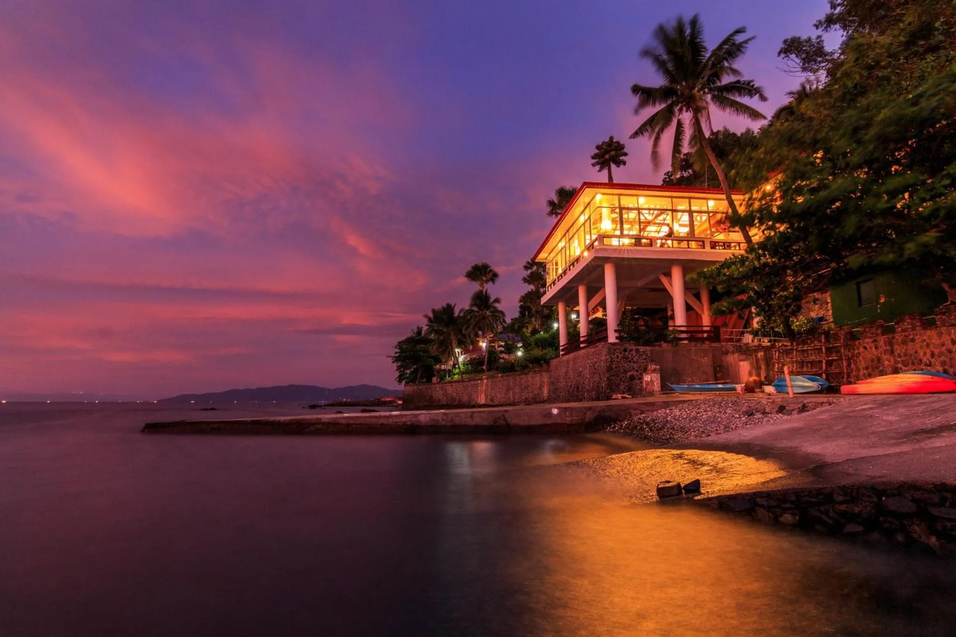 Property building in Eagle Point Beach and Dive Resort