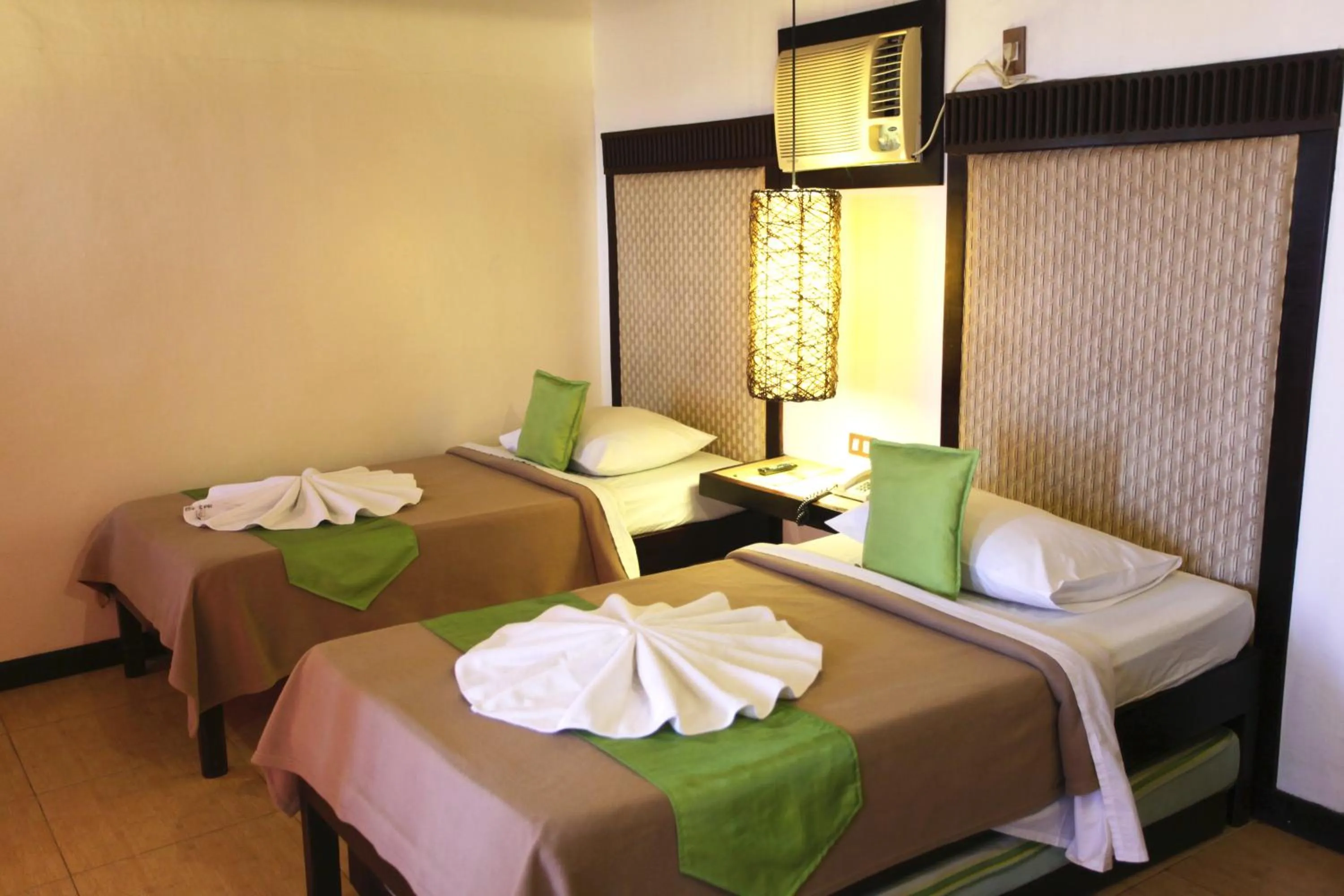 Bed in Eagle Point Beach and Dive Resort