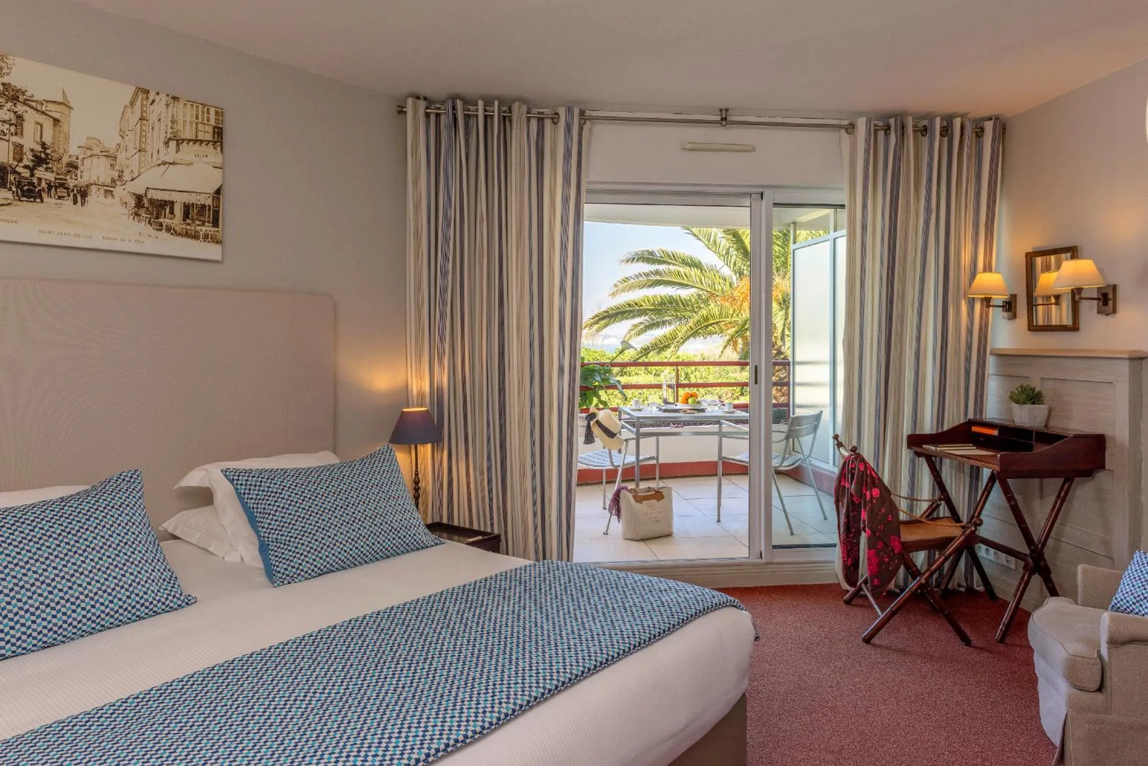 Bed in Hôtel La Réserve