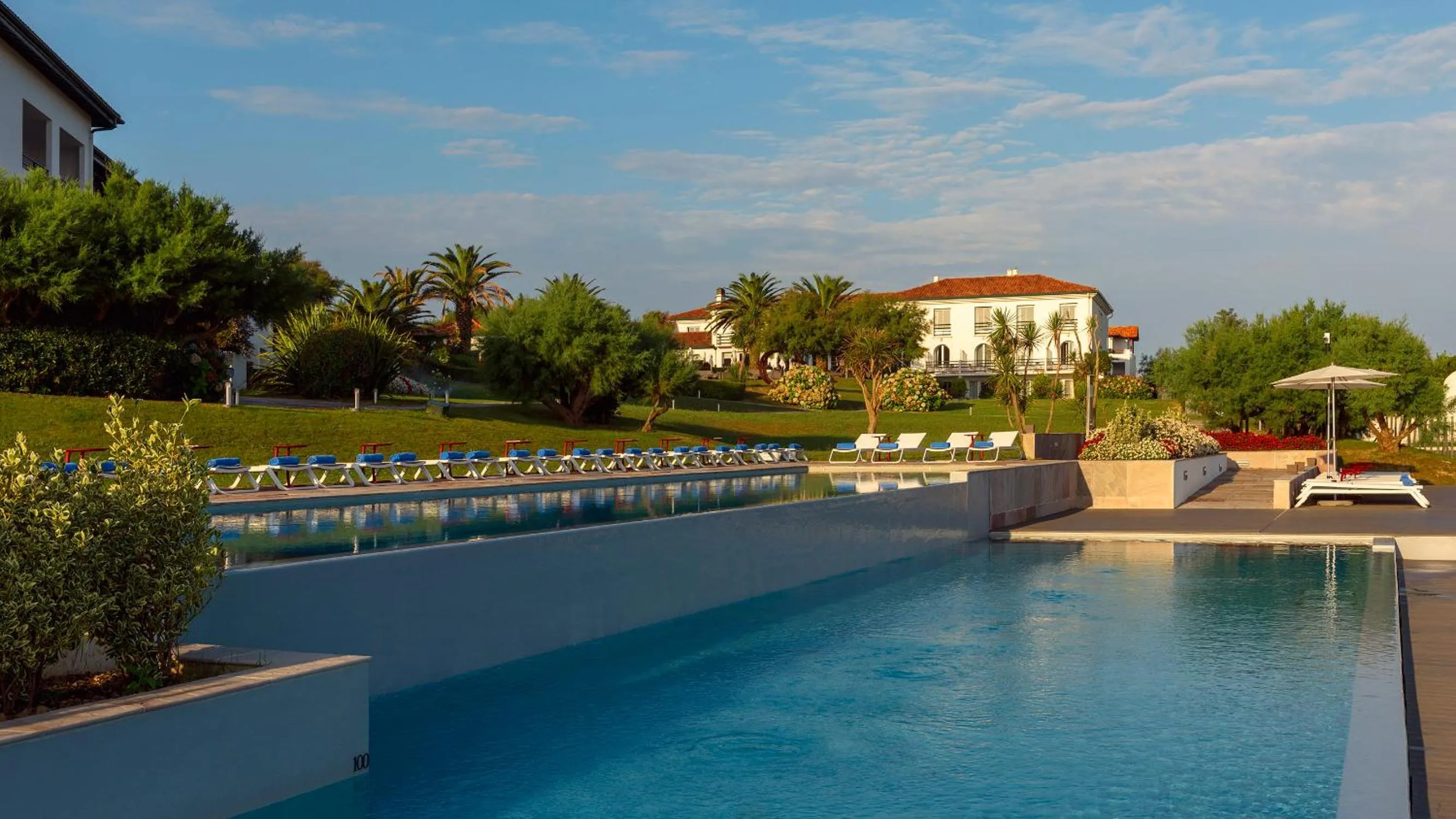 Swimming pool in Hôtel La Réserve