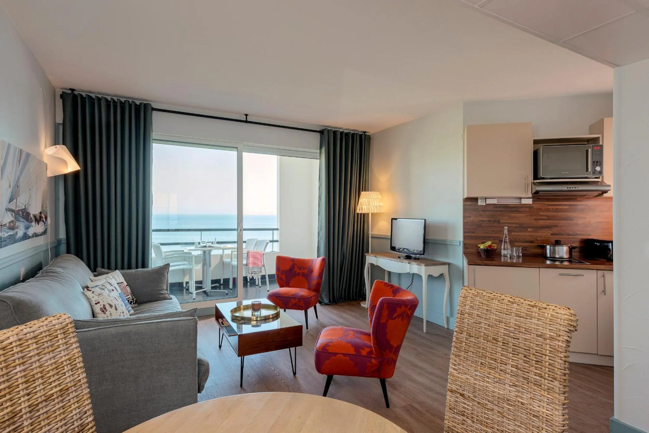 Kitchen or kitchenette in Hôtel La Réserve